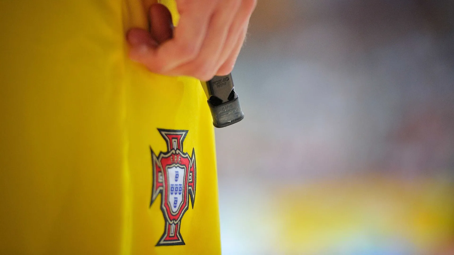 
                    Árbitros ameaçam congelar o futebol português
                