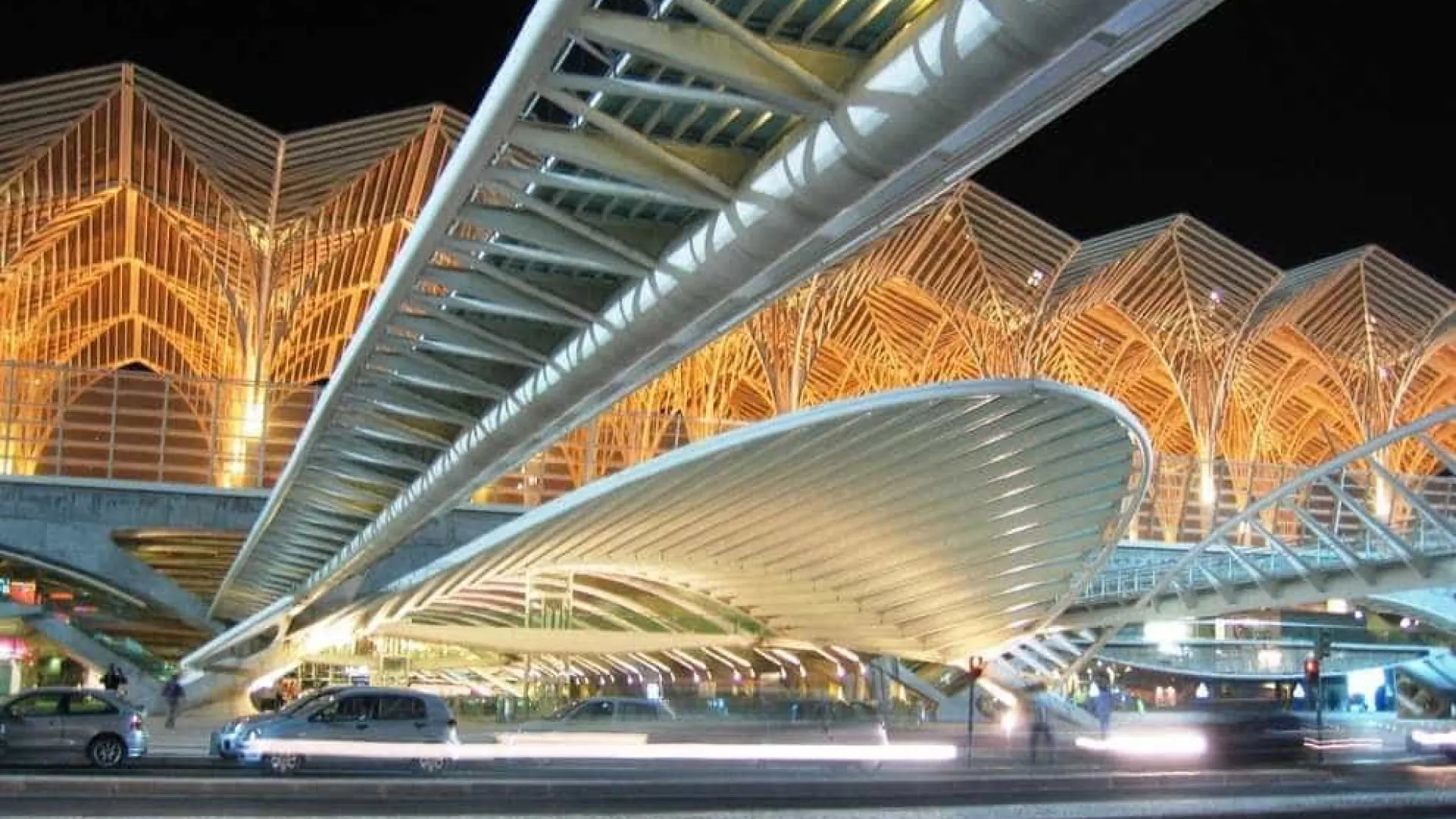 
                    Furta mala em autocarro na Gare do Oriente. 
