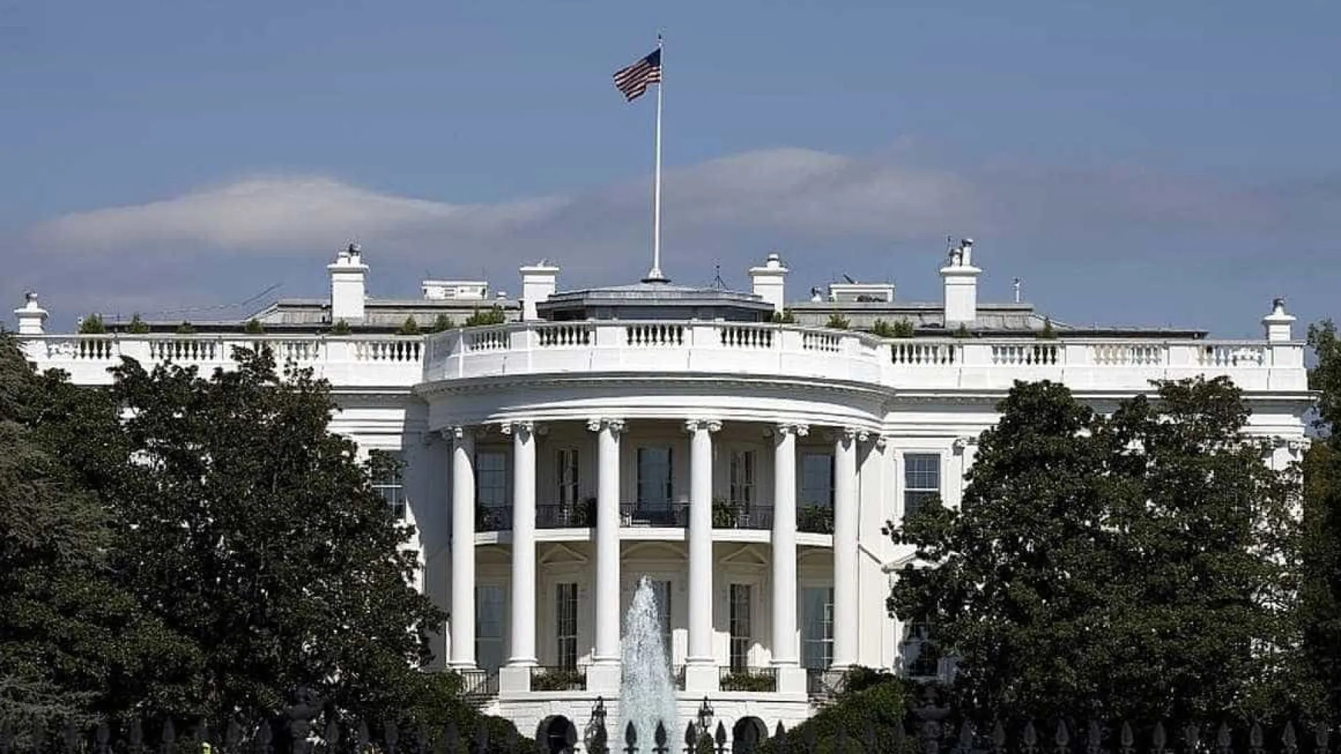 
                    Epstein. Casa Branca quer especialistas em caligrafia para ilibar Trump
                
