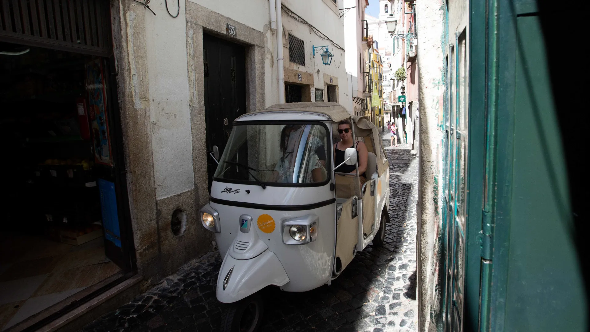 
                    Lisboa multou em média quase 90 'tuk-tuk' por dia com as novas regras
                