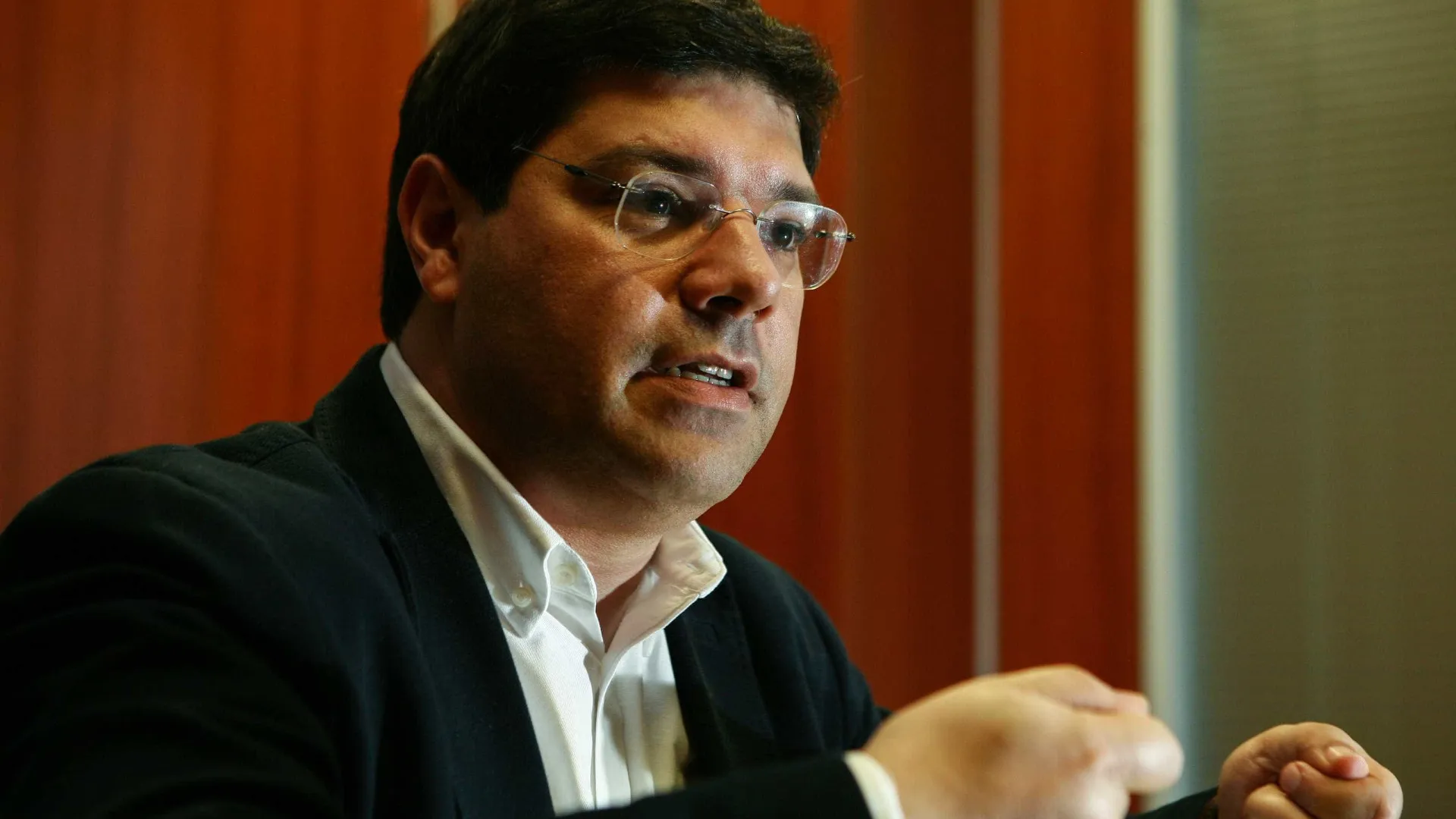 
                    PS quer congelar propinas e proibir venda de imóveis com aptidão habitacional
                