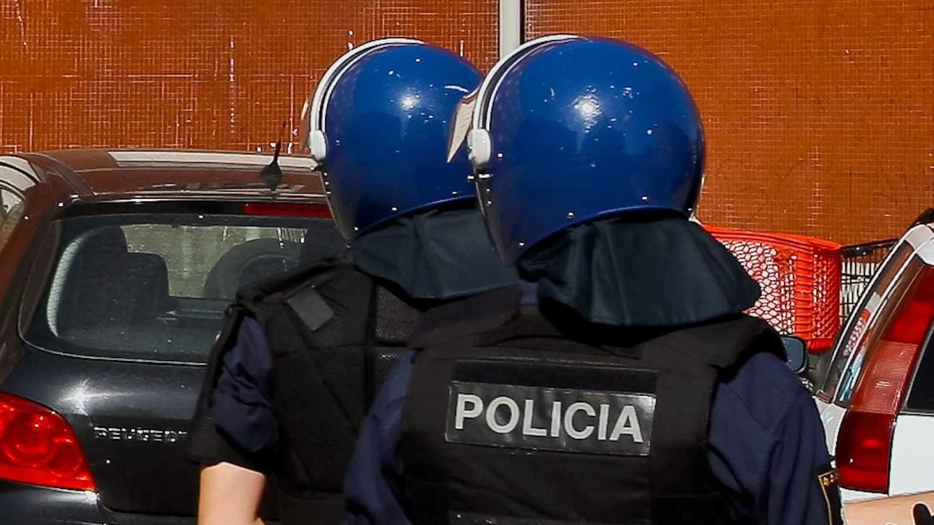 
                    PJ realiza megaoperação por crimes de ódio. Haverá dezenas de detidos
                