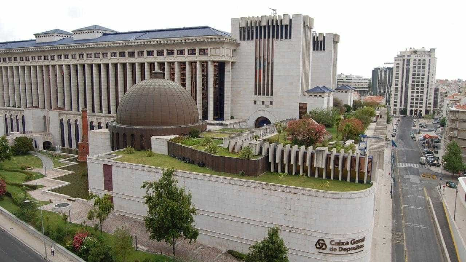 Mistério e memória percorrem exposições de Hiller e Scanlan na Culturgest