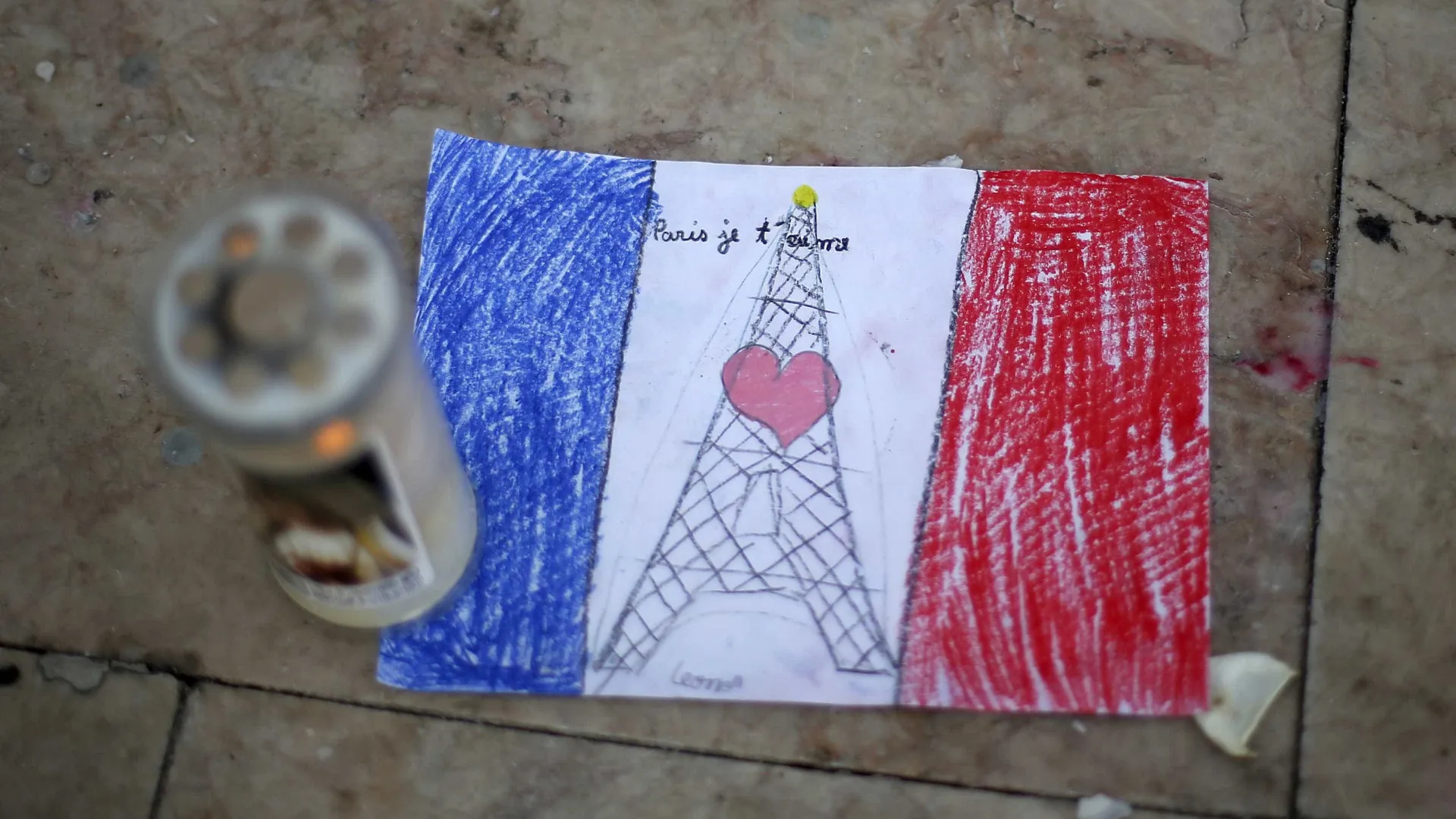 
                    Dez anos após atentados de Paris, ameaça jihadista muda mas mantém-se
                