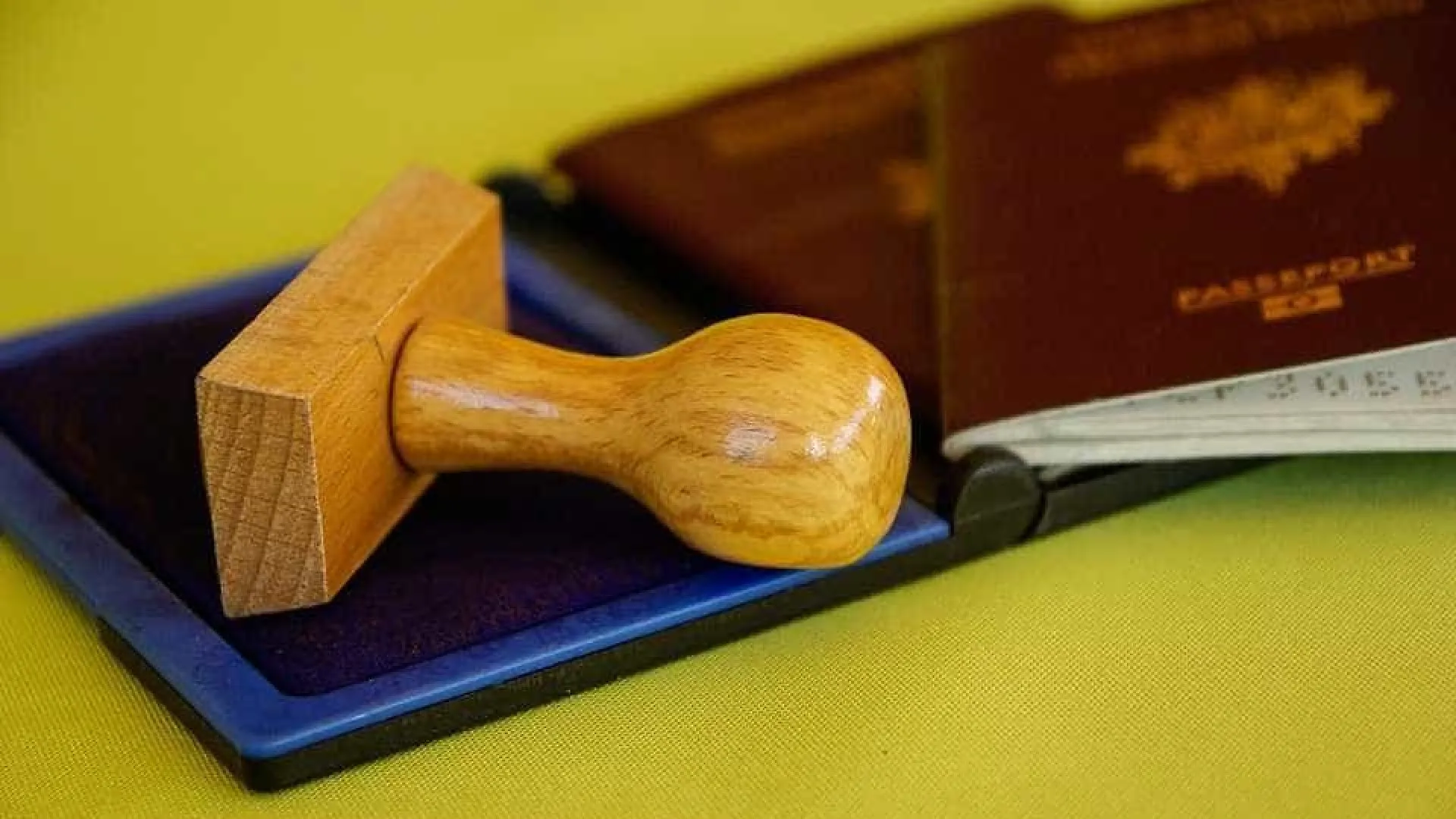 
                    Vistos suspensos ou retirados em caso de ações hostis de países terceiros
                