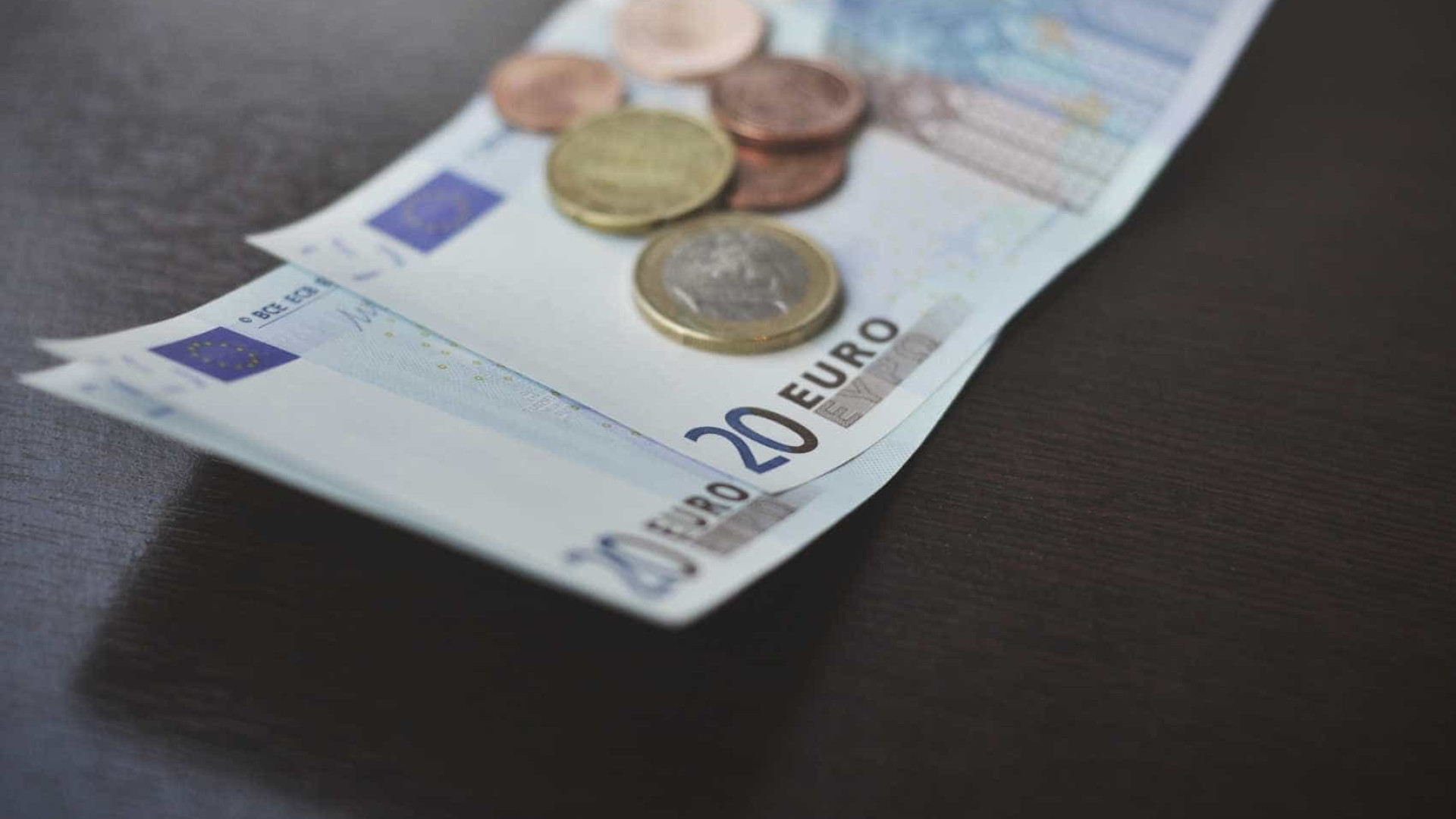 Euro volta a subir e fica nos 1,15 dólares
