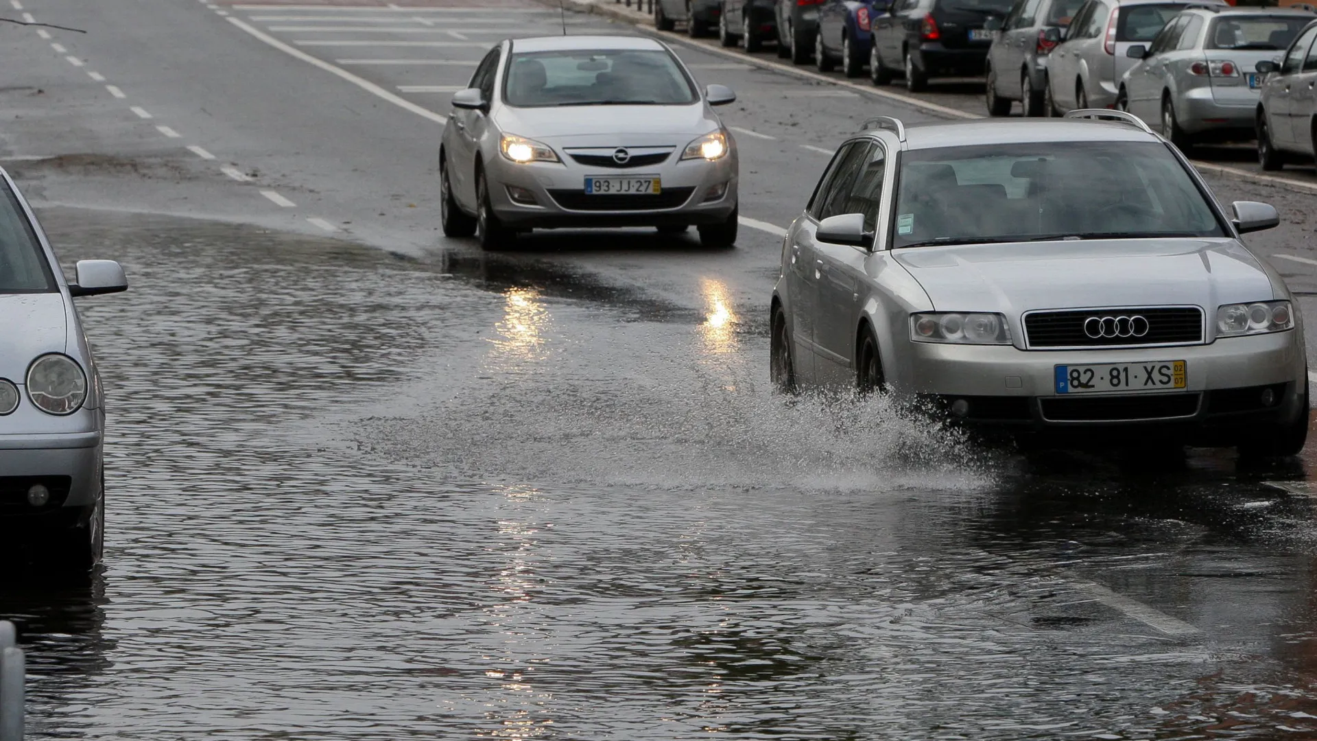 
                    Chuva forte e trovoadas. Mau tempo coloca quatro distritos 'a laranja'
                
