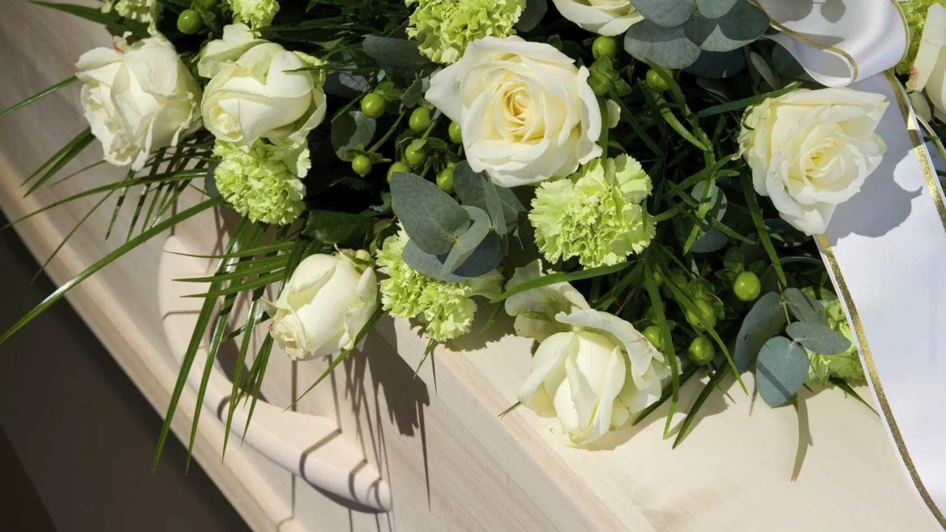 
                    Dona de funerária levava corpos de bebé para casa para lhes 