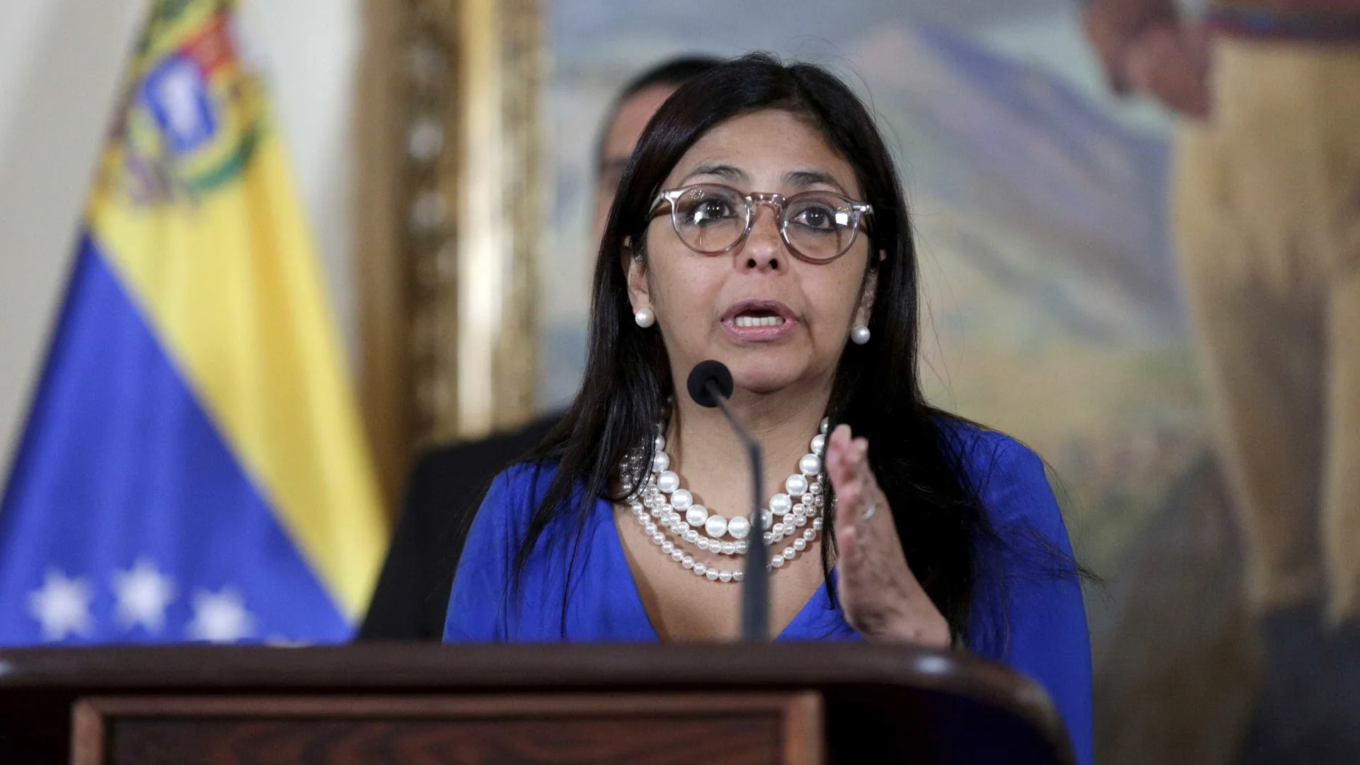 Vice venezuelana exige libertação de Nicolás Maduro e apela à calma