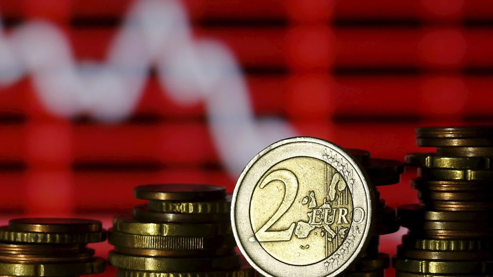 
                    Euro avança face ao dólar no dia da decisão do BCE
                