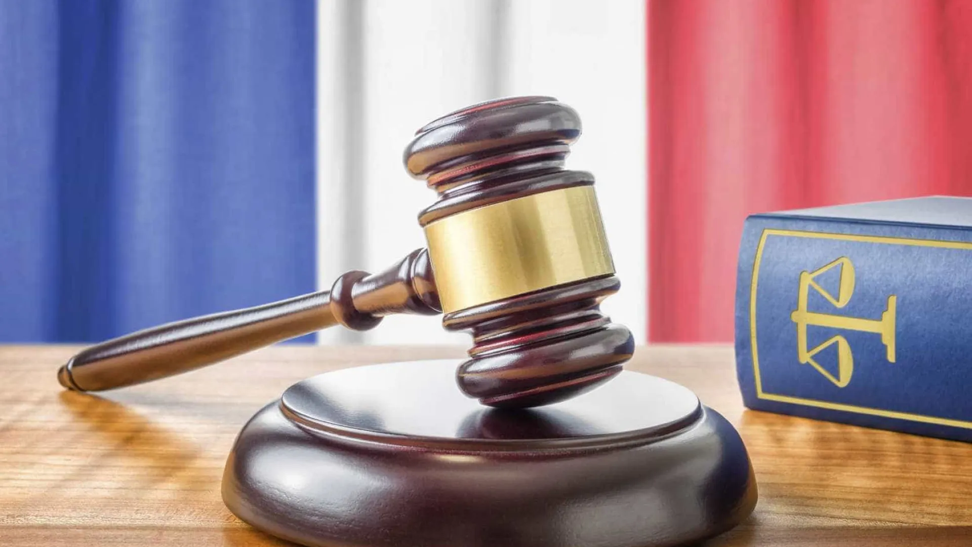 
                    Mãe que envenenou filhas em França condenada a 30 anos. Uma morreu
                