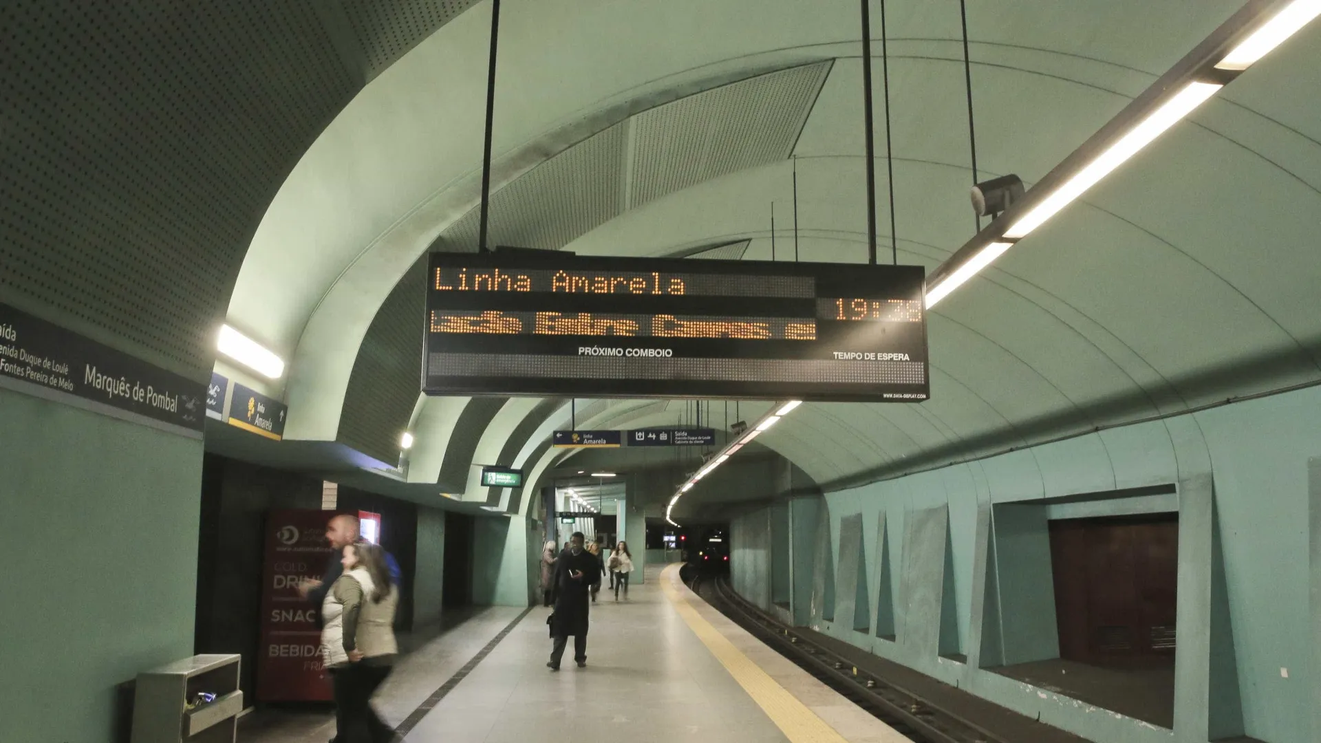 
                    Circulação do Metro de Lisboa interrompida entre estações da Pontinha e Avenida
                