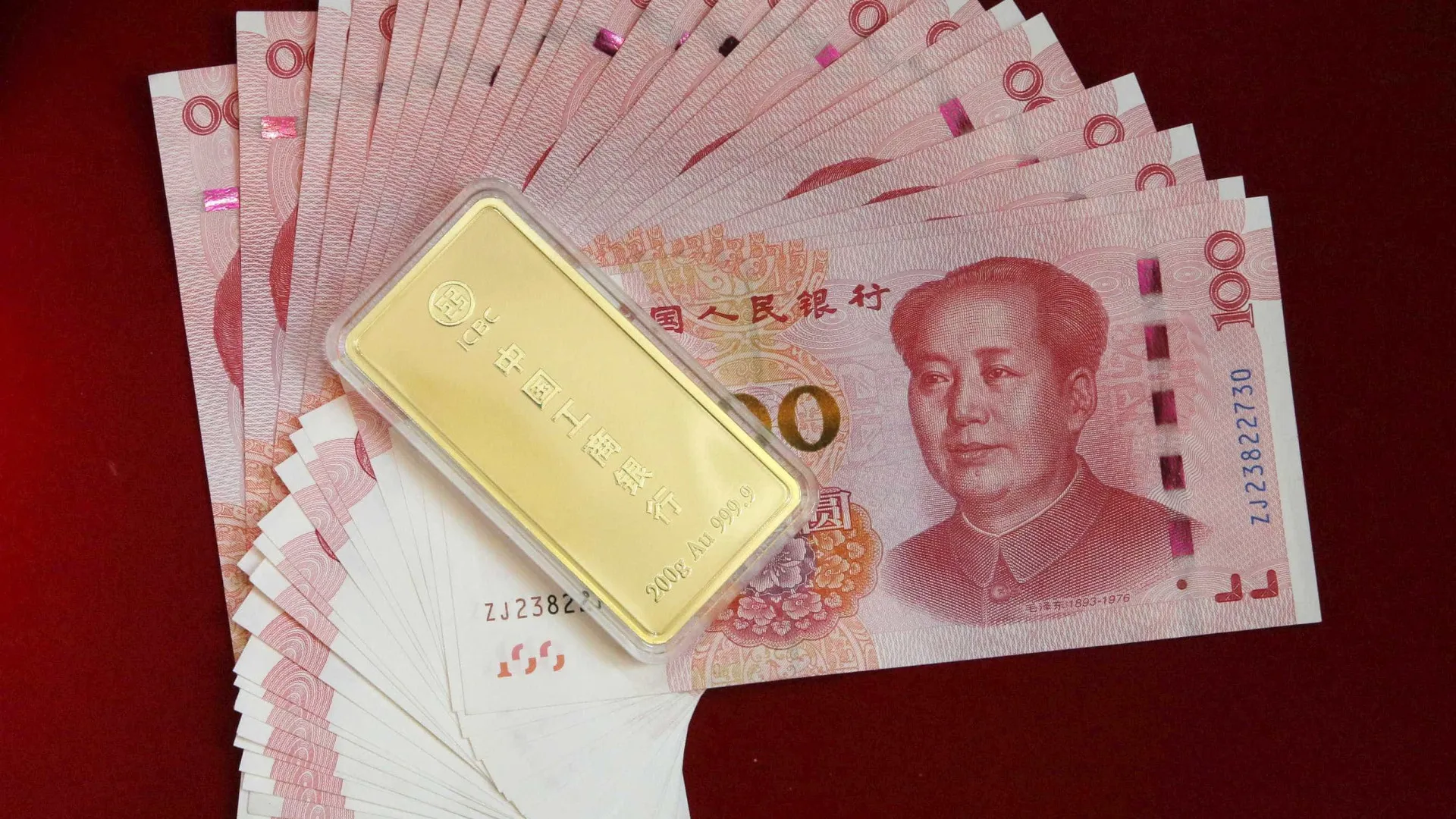 
                    China acelera valorização do yuan em contexto de trégua comercial com EUA
                
