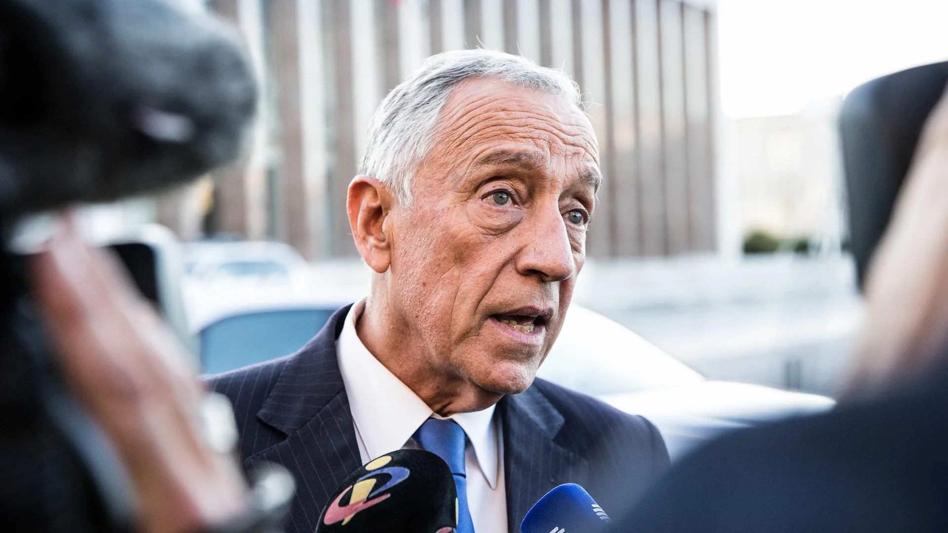 
                    Presidenciais/2016-2021: Marcelo ensaiou com 'selfies' a presidência dos 