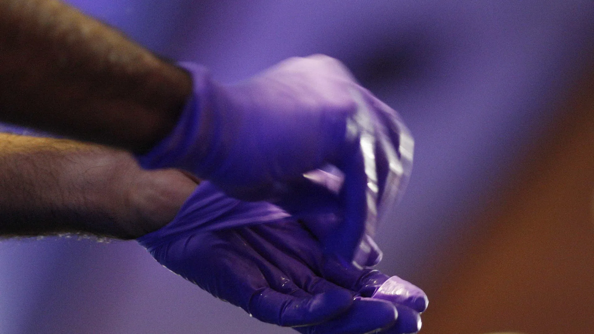 
                    Um em cada cinco médicos e enfermeiros são migrantes, diz relatório
                