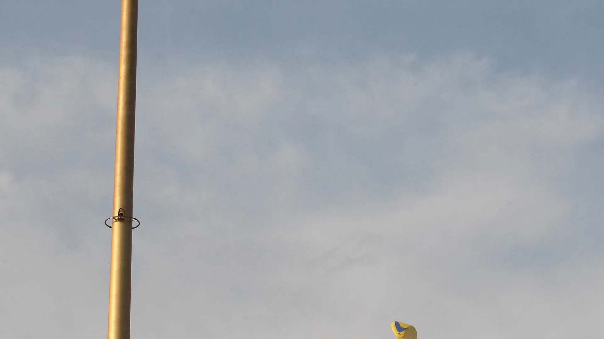 
                    Emirados Árabes Unidos fecham embaixada em Teerão
                