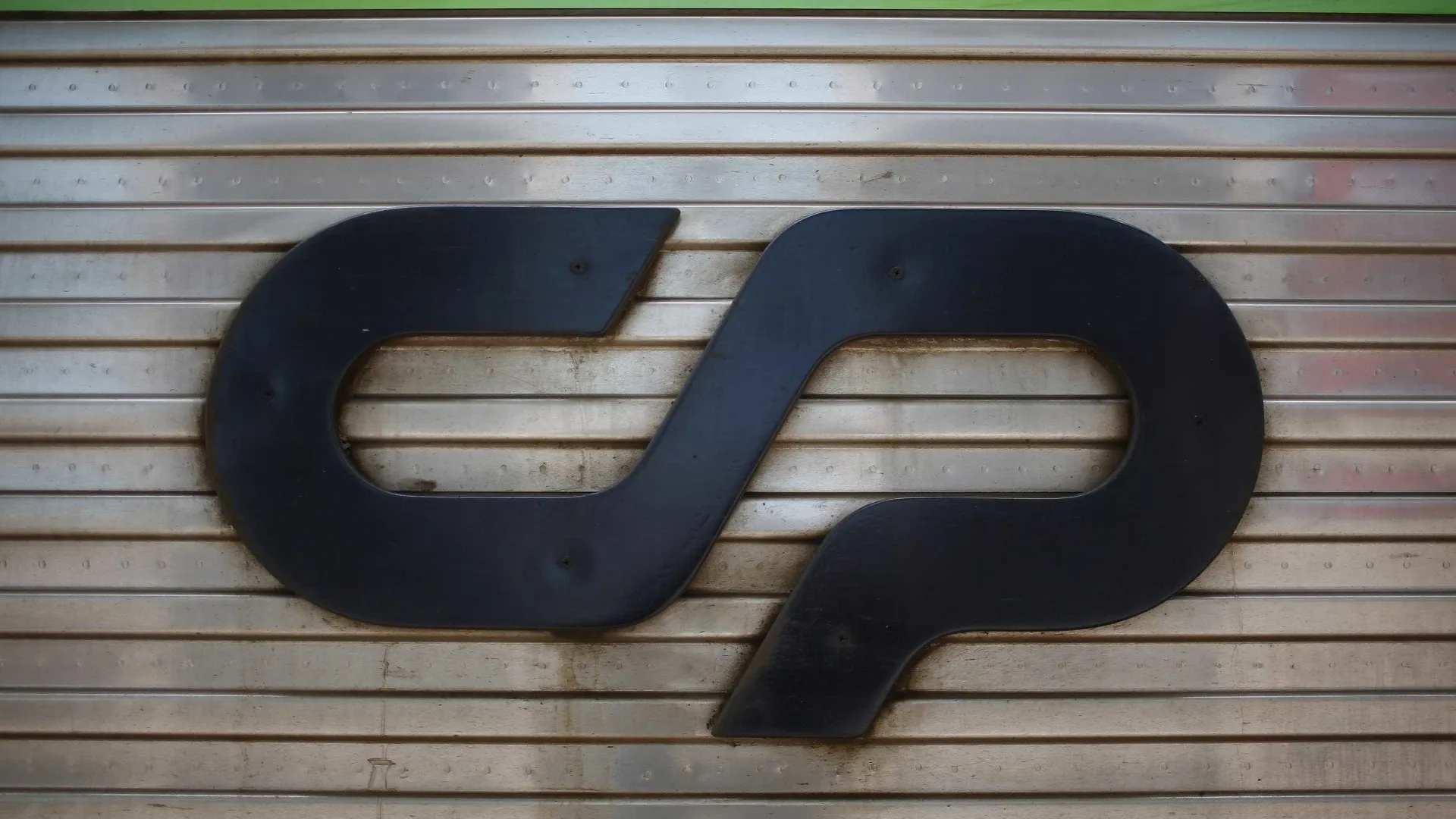 
                    Linhas ferroviárias do Norte e do Oeste mantinham-se suspensas pelas 17h
                