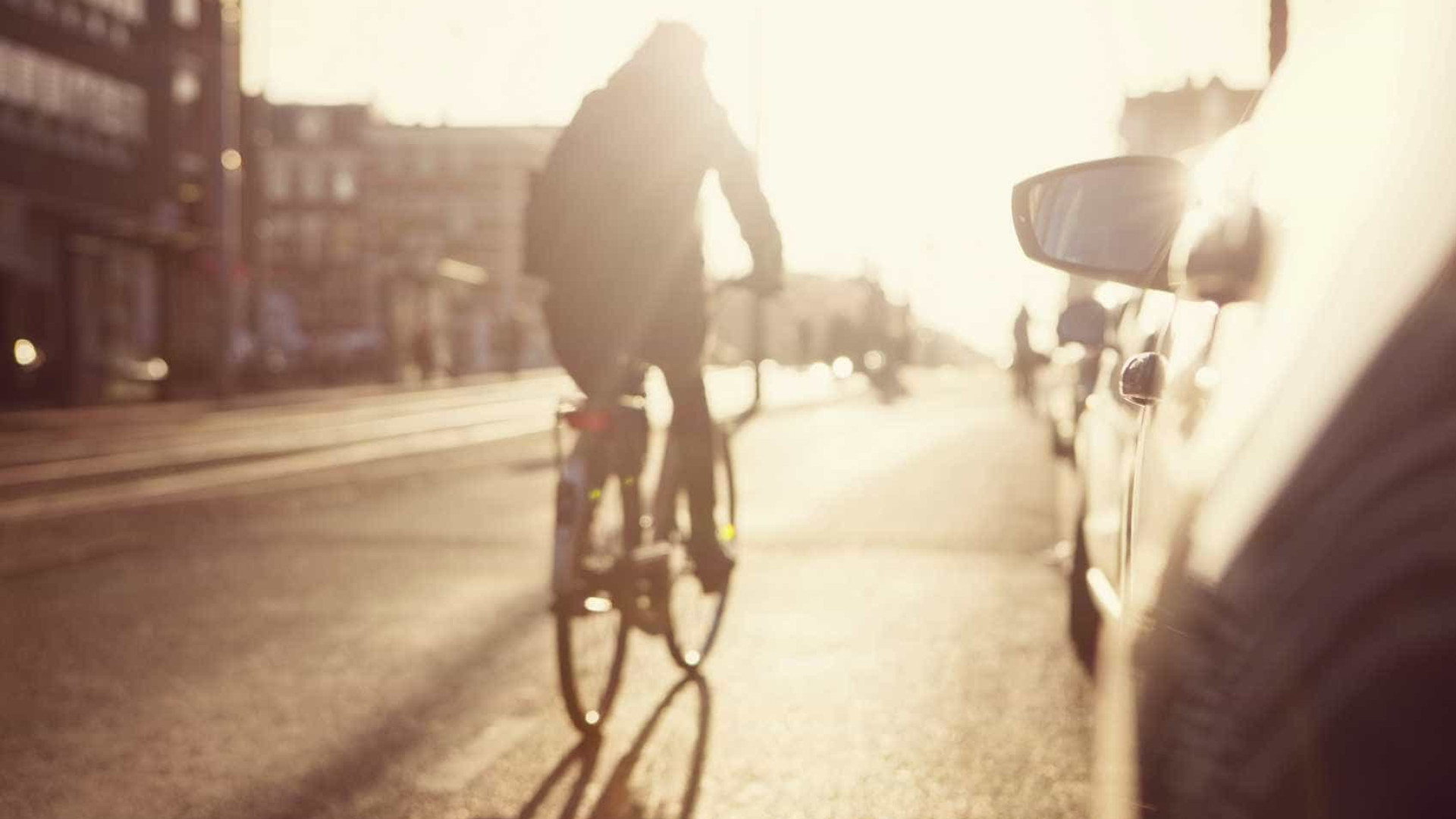 Após discussão, condutor atropela mortalmente ciclista em Paris