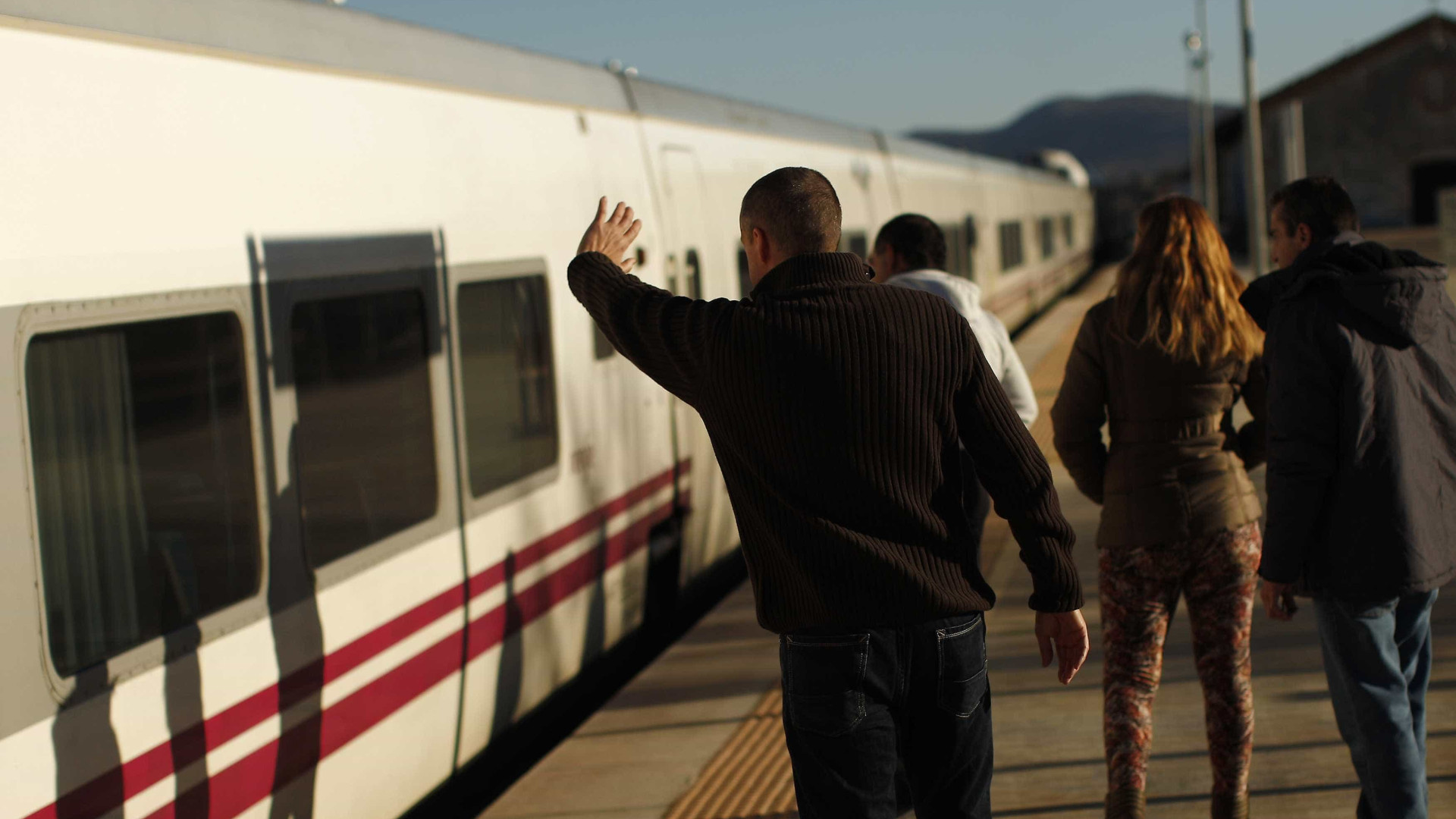 Renfe suspendeu comboios de alta velocidade entre Madrid e Galiza