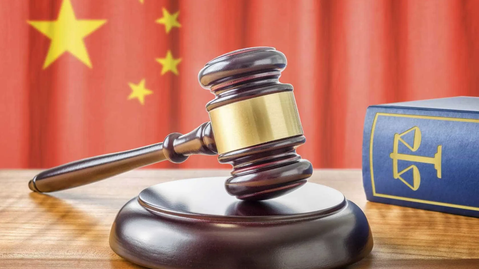 
                    China condena 27 pessoas a penas de até 12 anos por tráfico de mineral estratégico
                