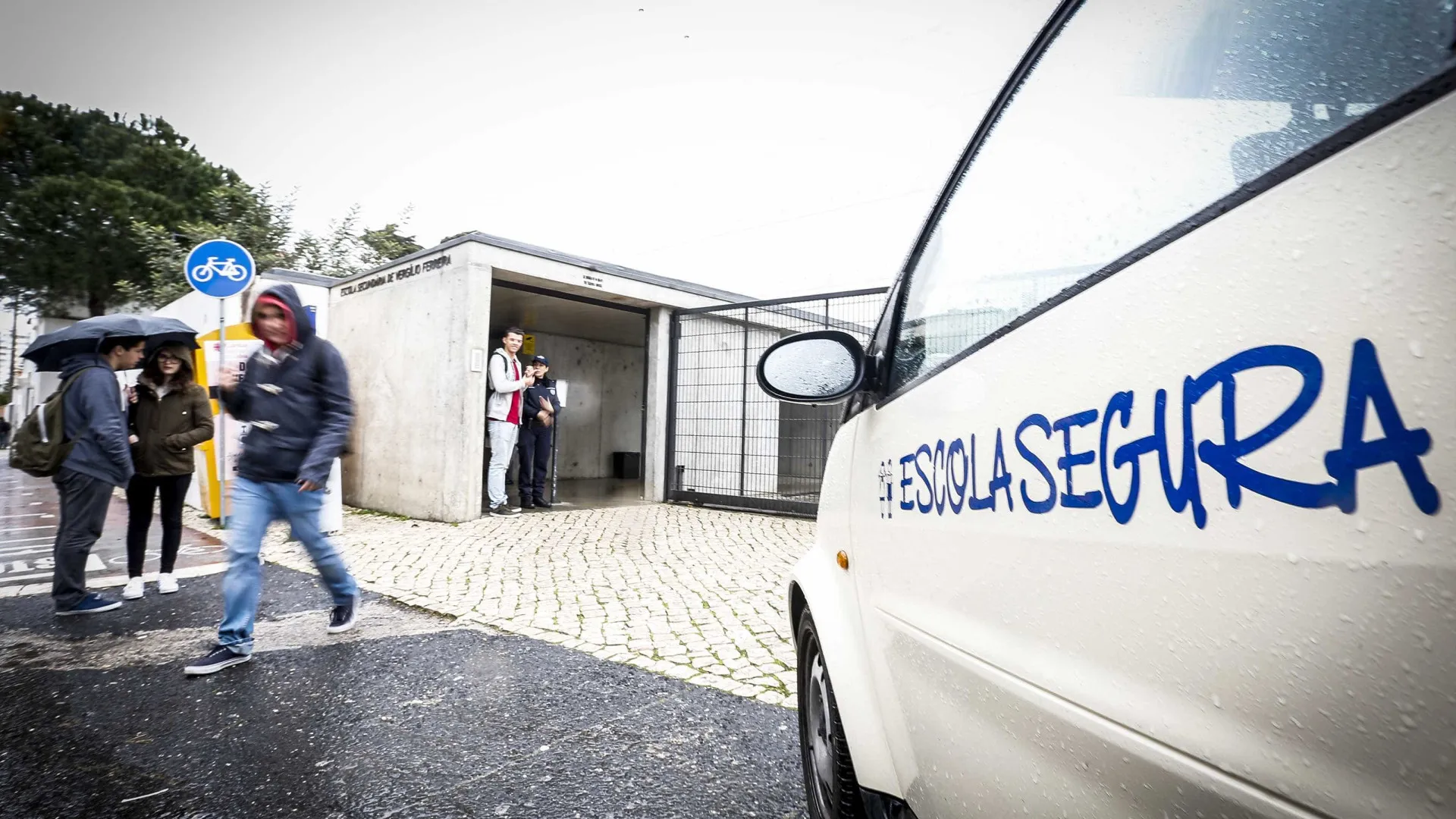
                    Jovem apanhado com taser em escola da Marinha Grande. Comprou na Vinted
                