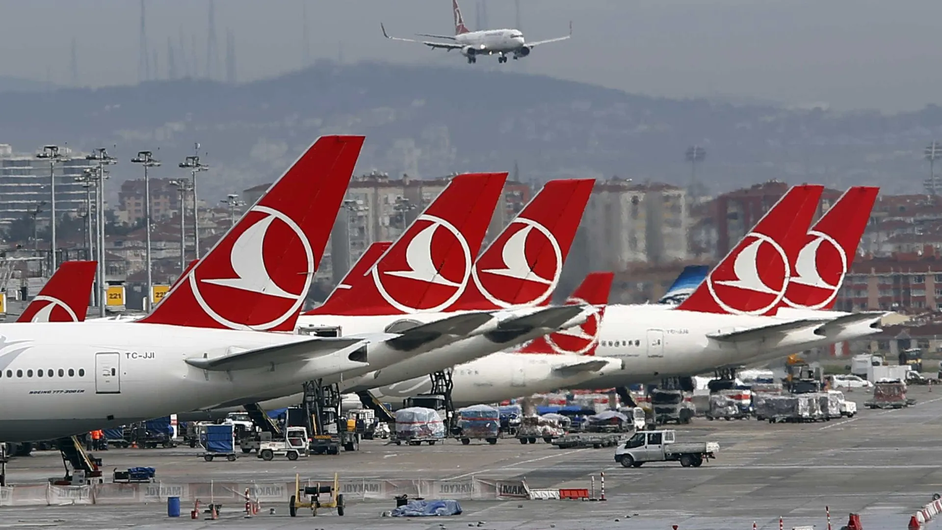 
                    Turkish Airlines retoma voos para Teerão após suspensão de sexta-feira
                