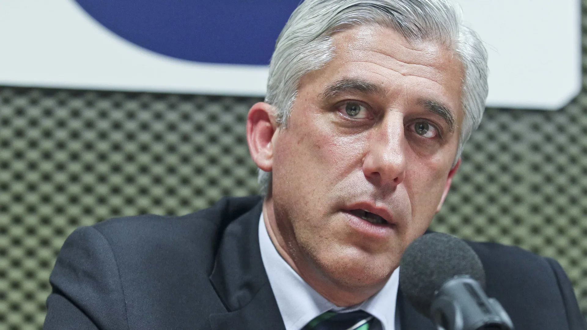 
                    Resgaste financeiro dos Açores 