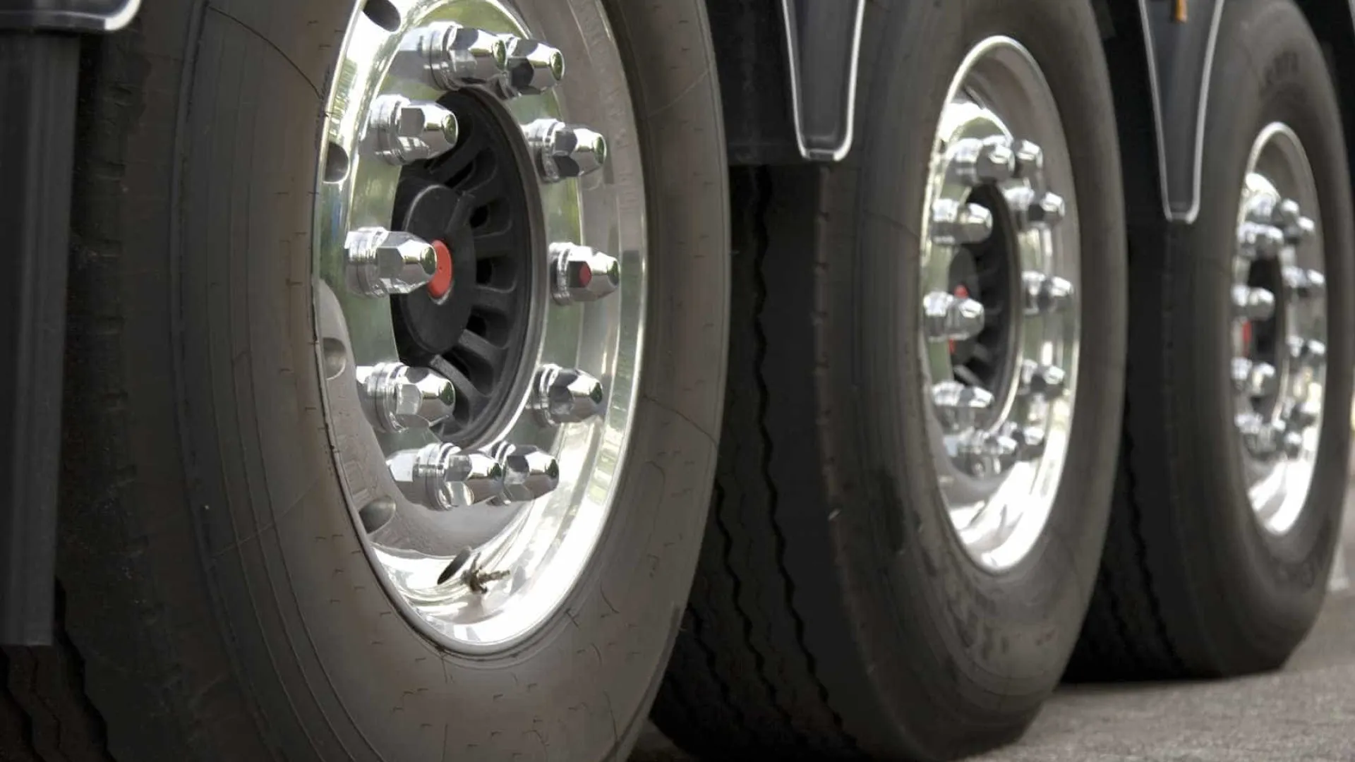 
                    Homem morre atropelado pelo próprio camião enquanto o reparava
                