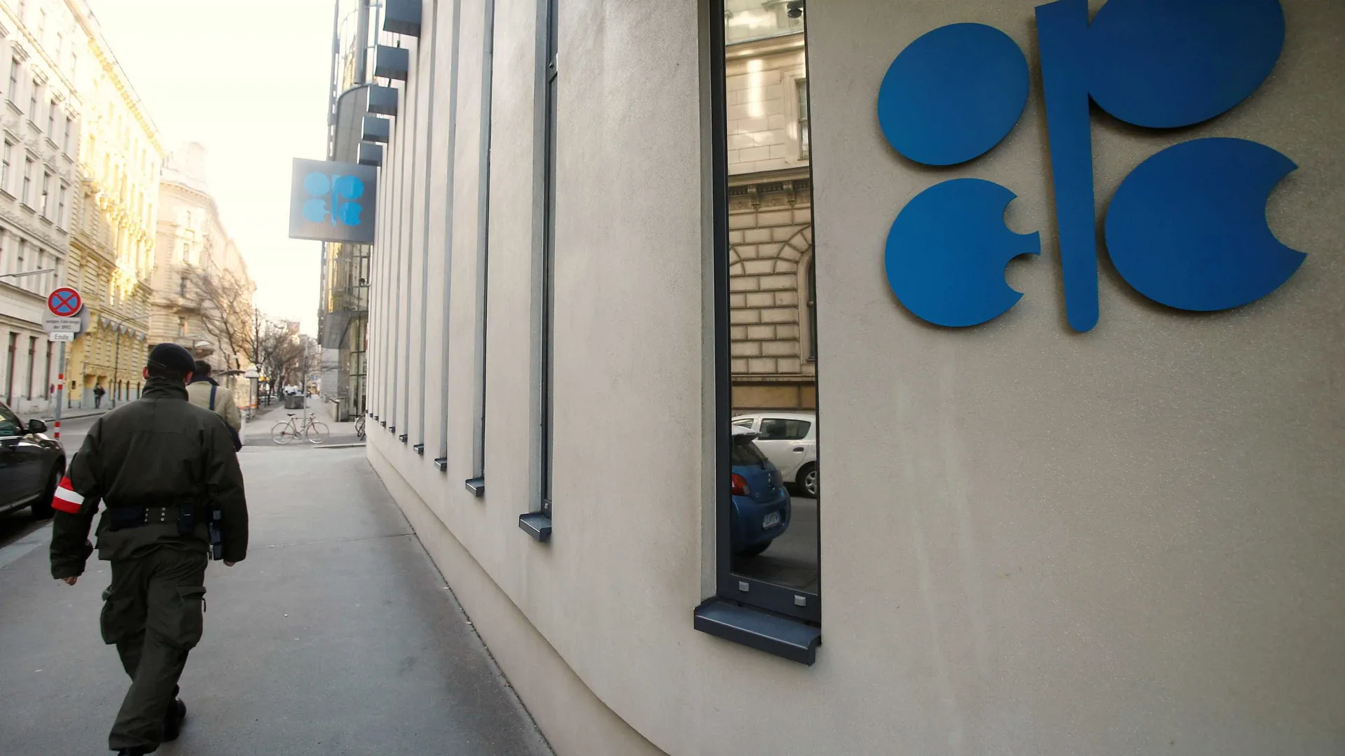 
                    Oferta da OPEP+ subiu 1,48% em setembro face a agosto
                