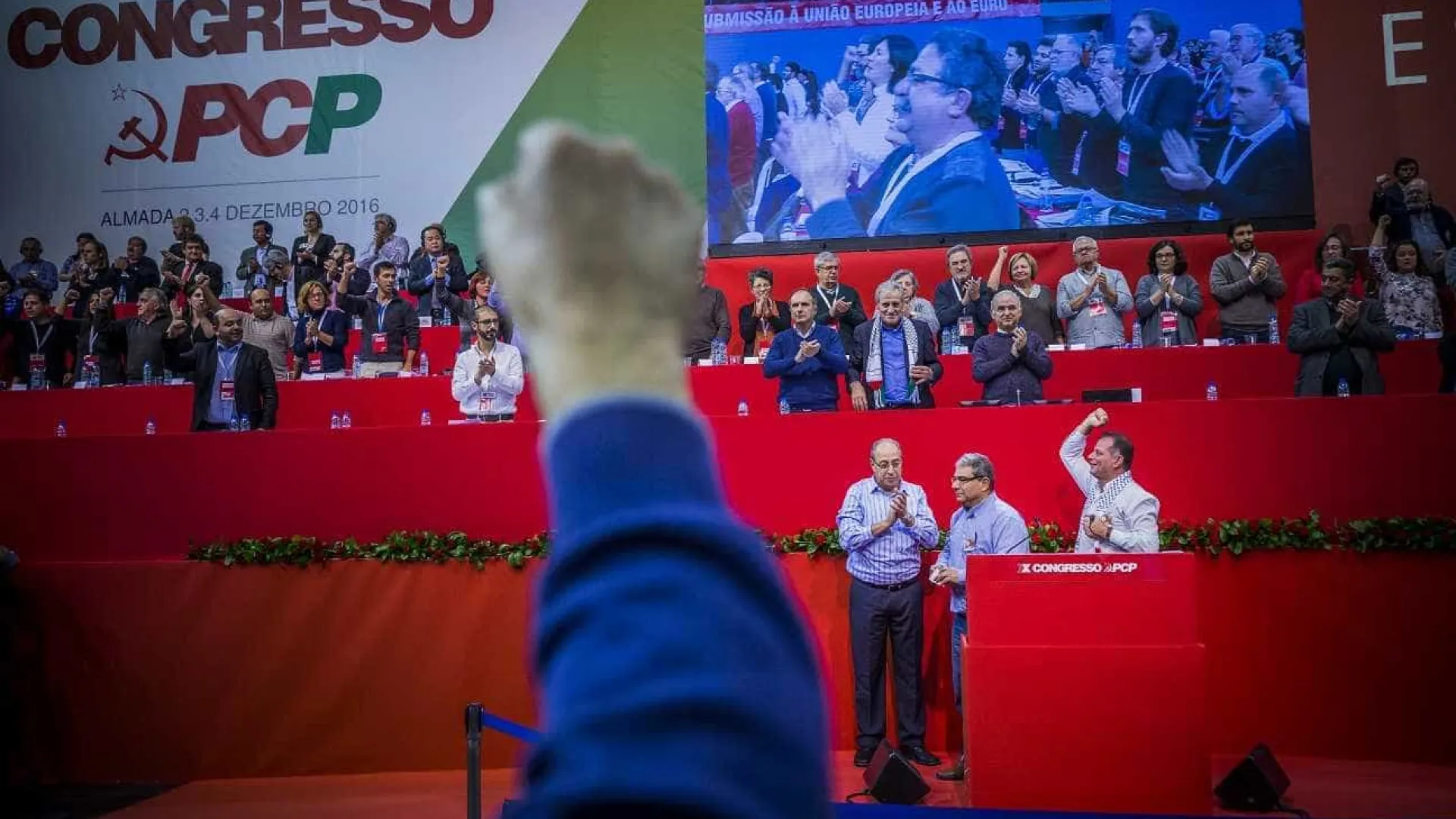 
                    PCP quer apoio às vítimas e investimento em obras para estabilizar solos
                