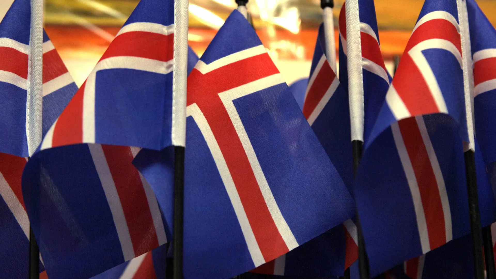 
                    Islândia mobiliza-se para celebrar meio século de histórico protesto de mulheres
                