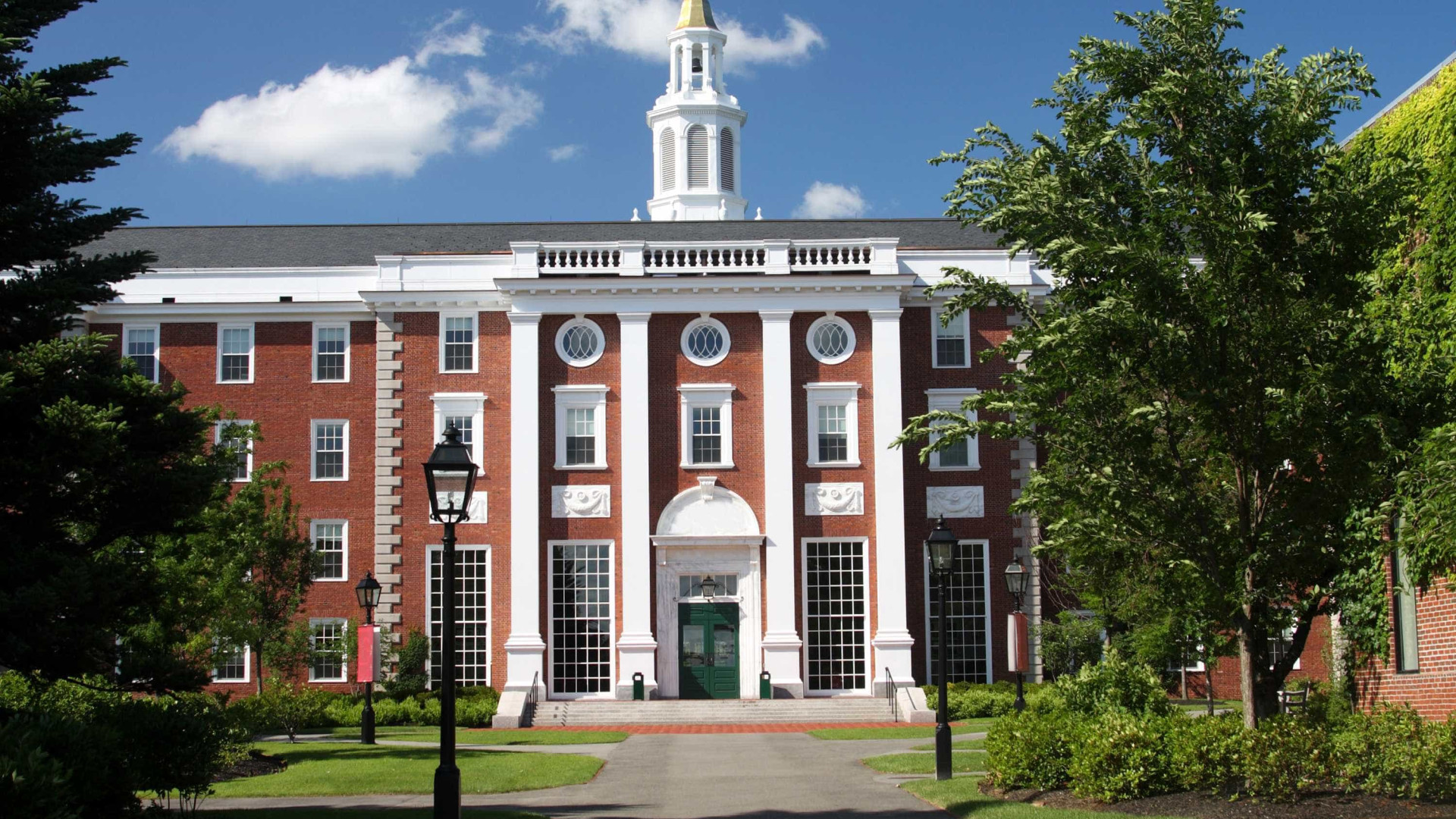 Juíza suspende proibição de entrada nos EUA de estrangeiros de Harvard
