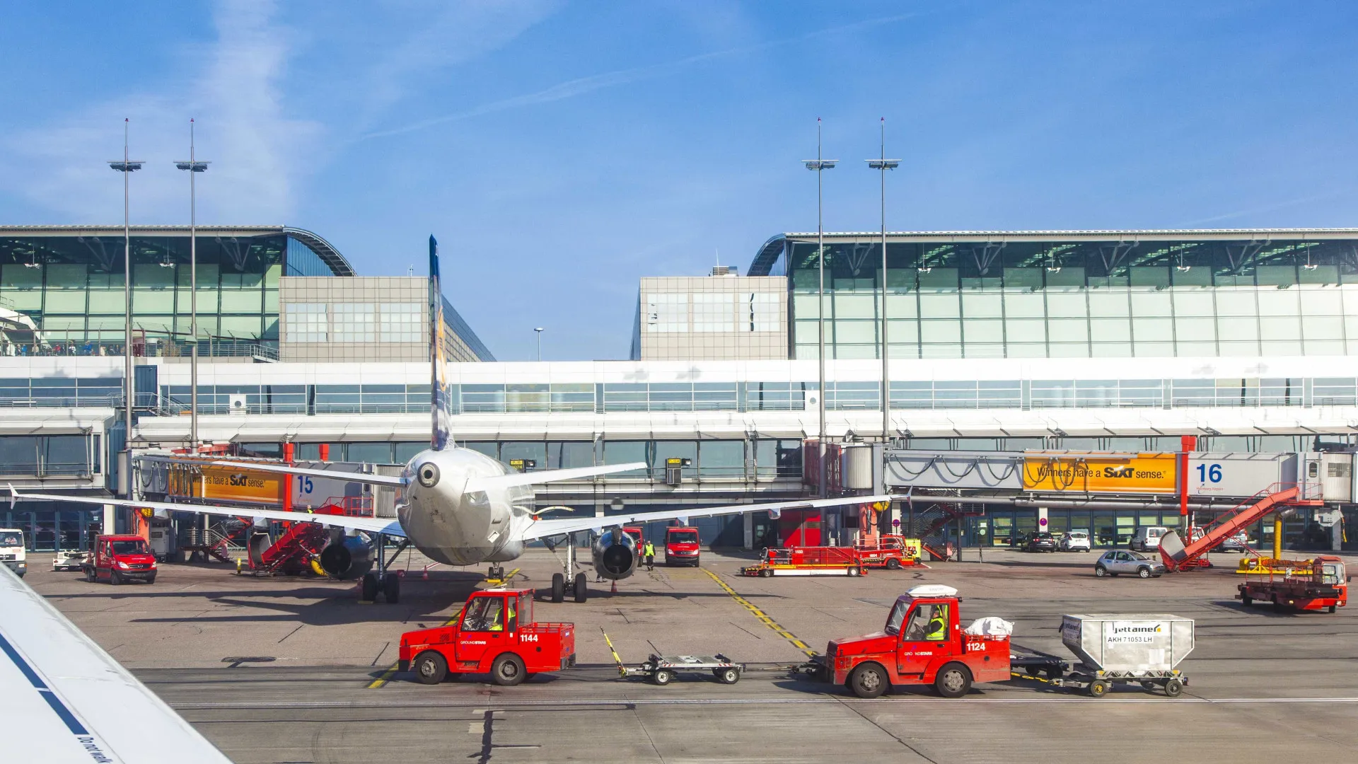 
                    Ativistas climáticos que paralisaram aeroporto de Hamburgo multados
                