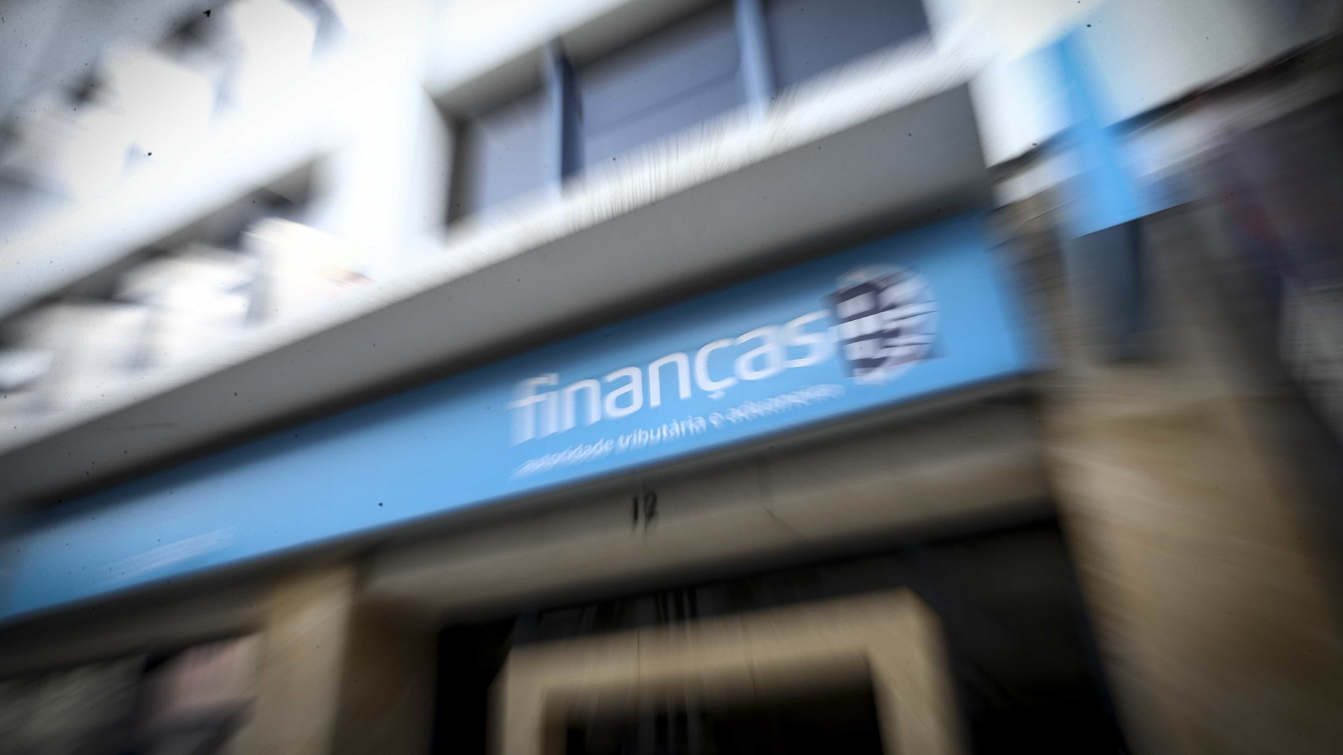 Reunião de trabalhadores de impostos encerra 80% dos serviços de Finanças