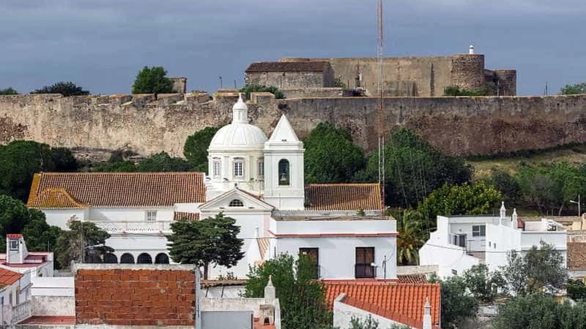 
                    Câmara de Castro Marim deteta 100 casas ilegais e 70% deve ser demolida
                