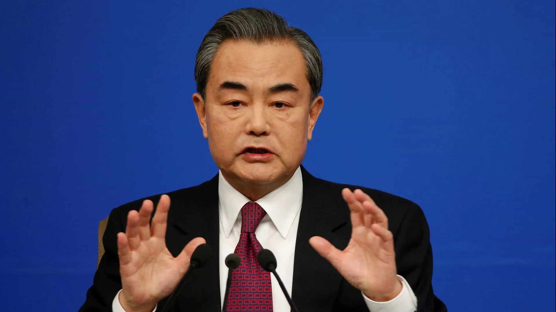 
                    China pede abordagem às 