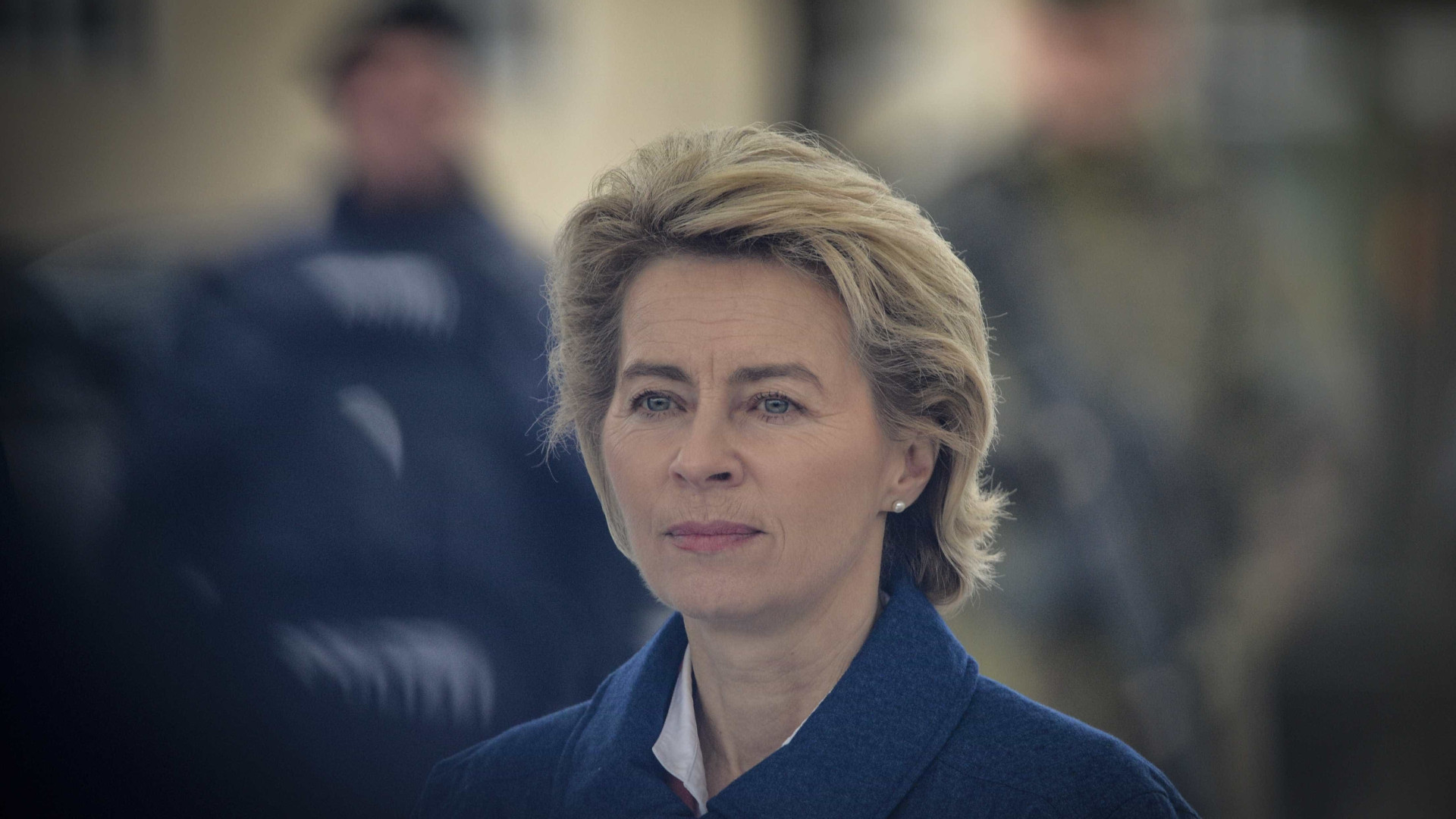 Candidato da Eslovénia a comissário europeu desiste após pressão de Von der Leyen