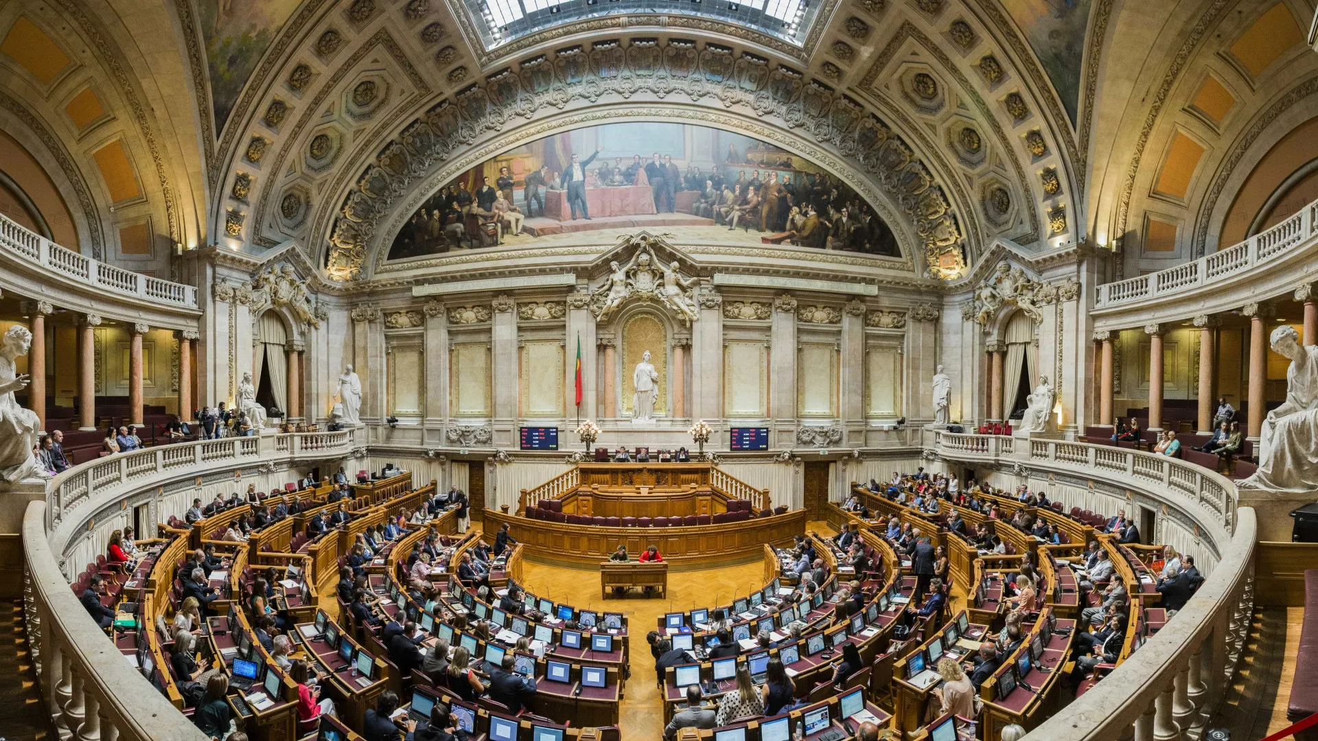 
                    Parlamento aprova novo regime de grupos de IVA na generalidade
                