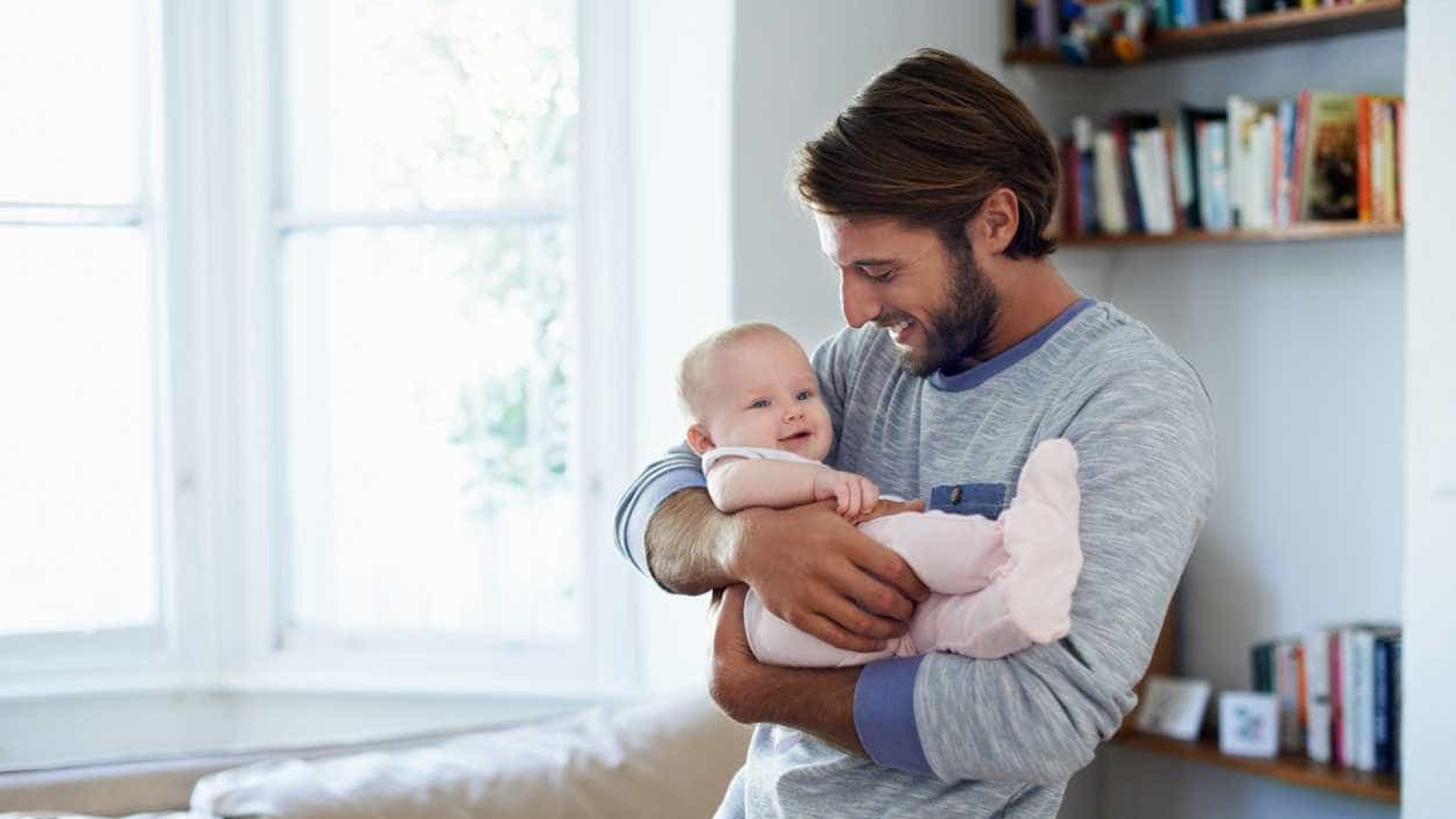 Cidadãos acusam PS de distorcer proposta de licença parental de 6 meses
