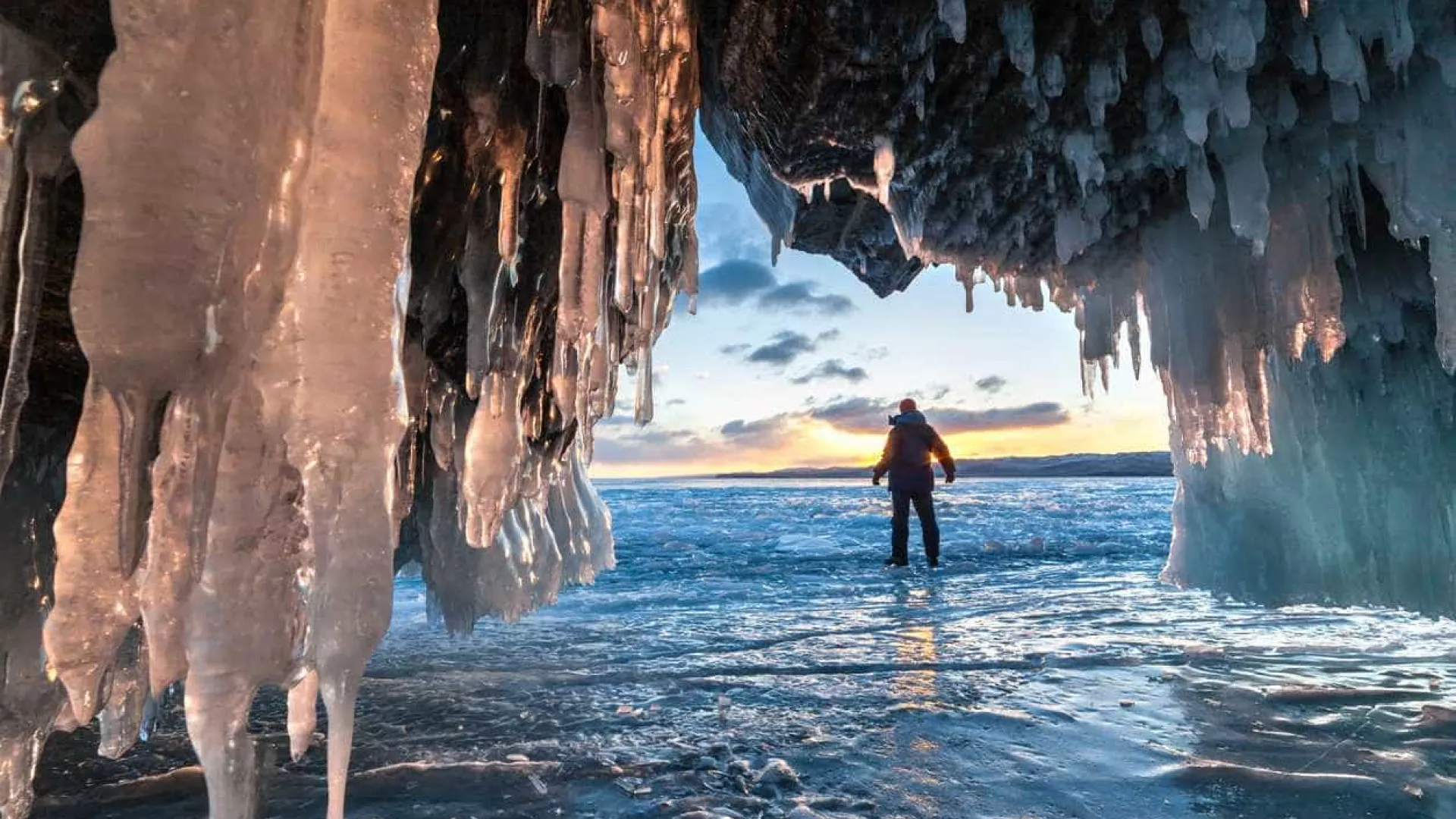 Sete turistas chineses morreram após veículo afundar no Lago Baikal