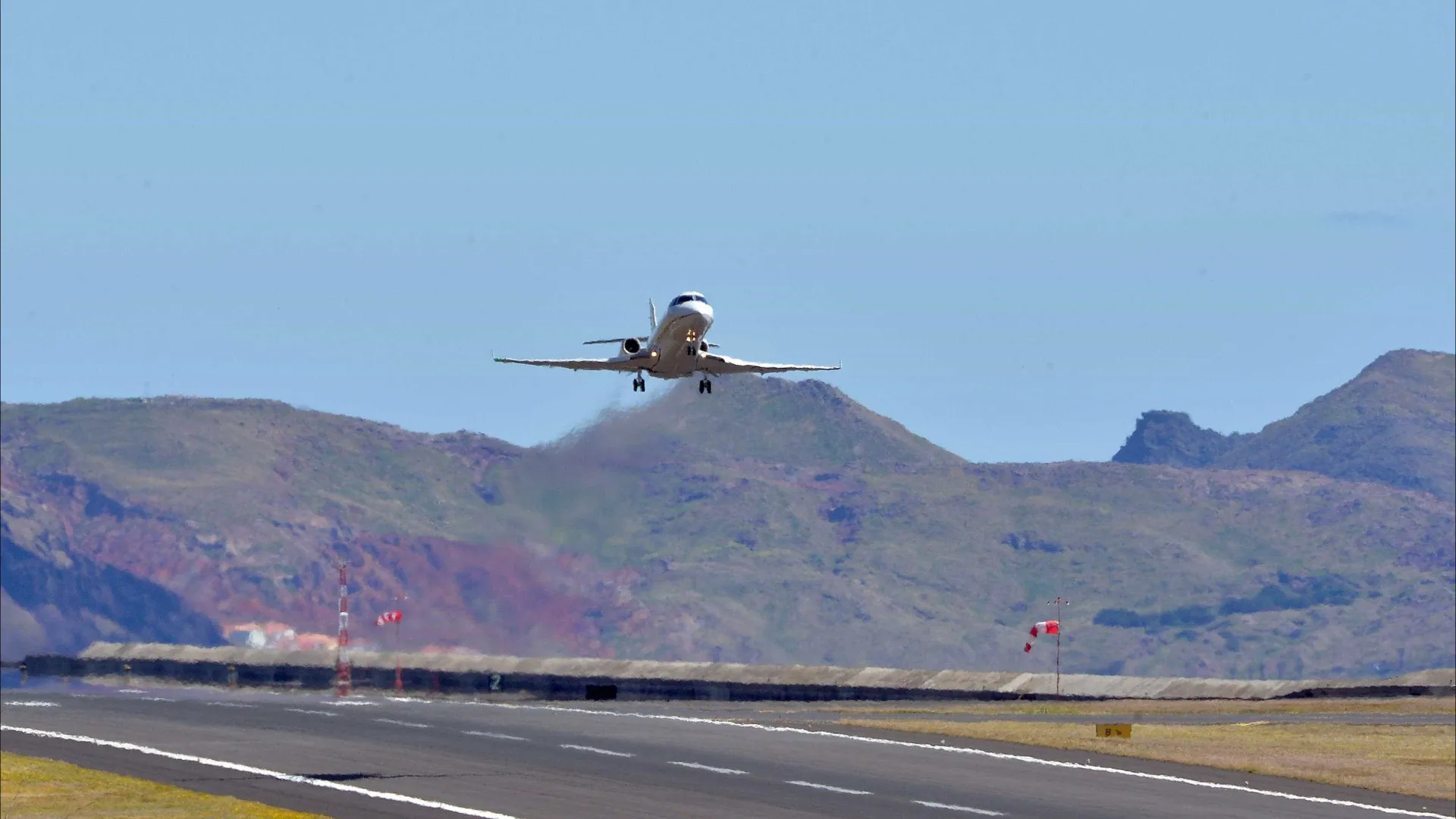 
                    Propostas sobre mobilidade aérea chumbadas no Parlamento
                