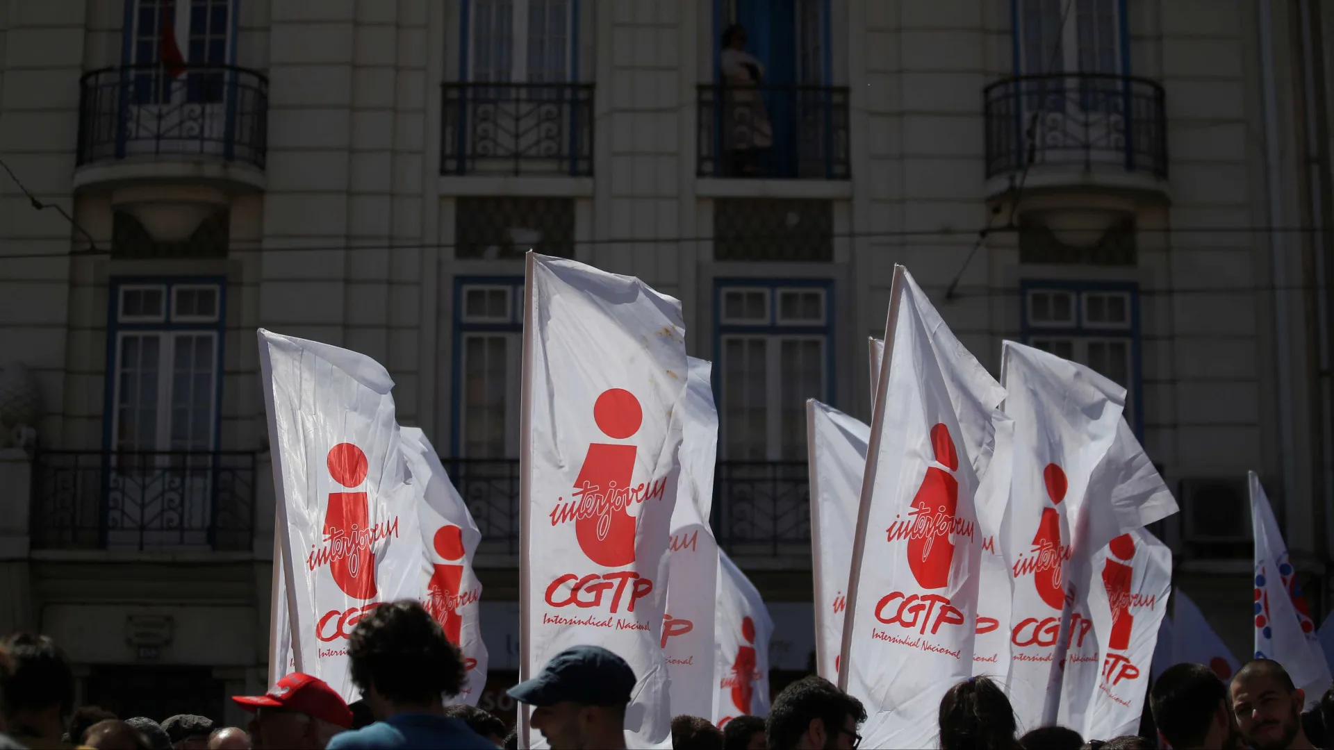 
                    CGTP critica: Até produção de batatas Matutano passa a essencial na greve
                