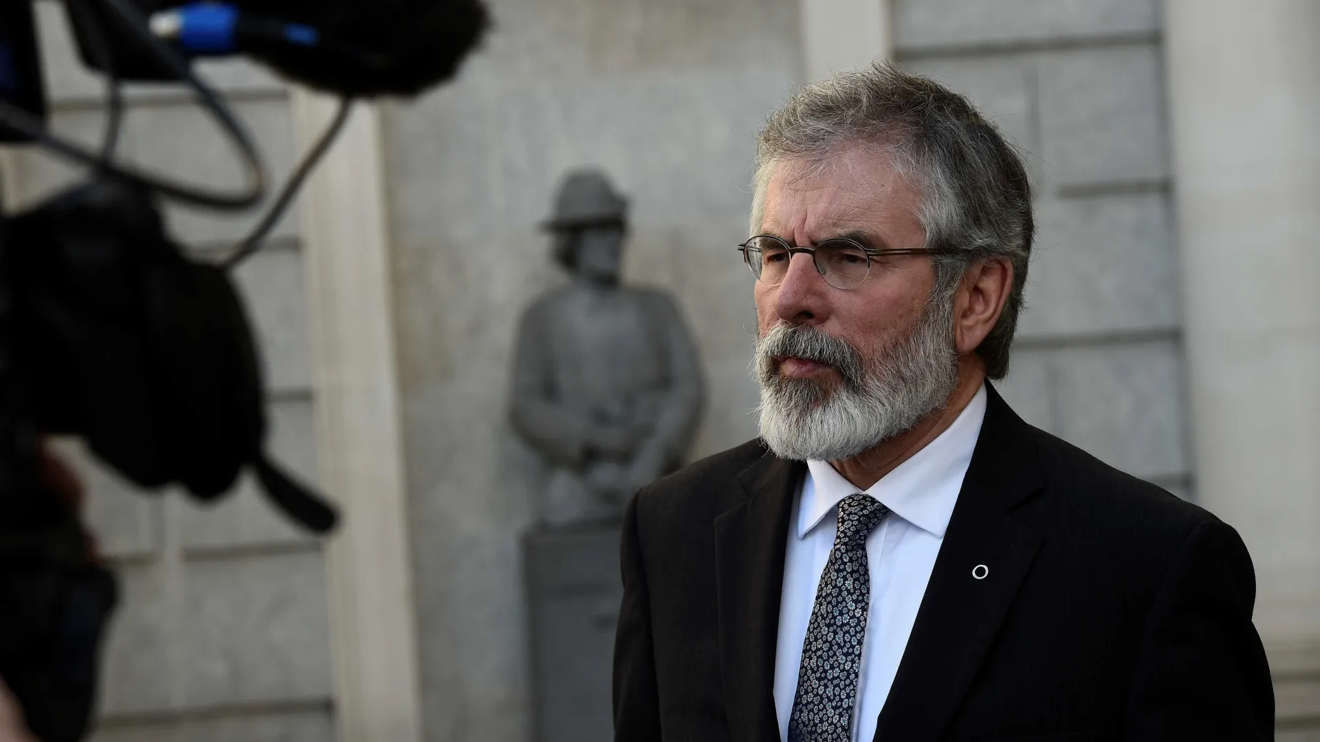 
                    Arquivado processo civil contra líder do partido irlandês Sinn Féin
                