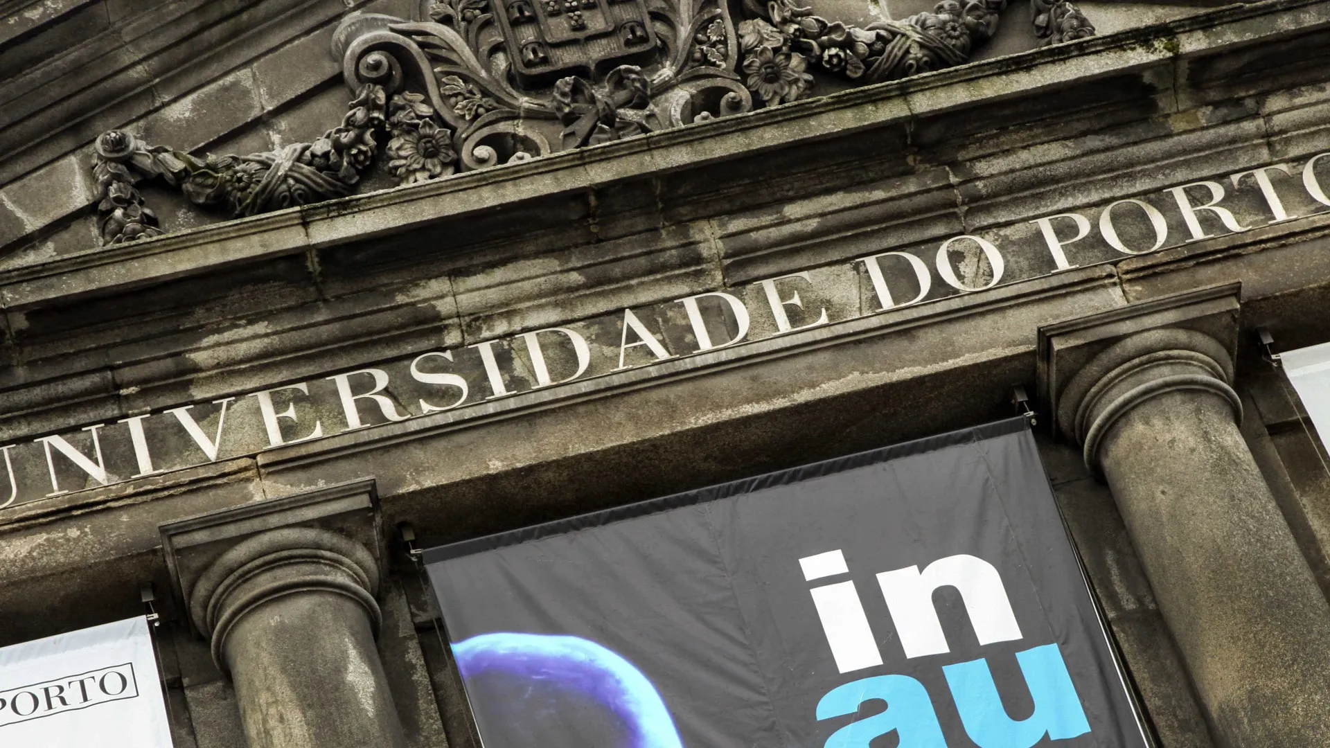 
                    Reitor da Universidade do Porto vinca: 