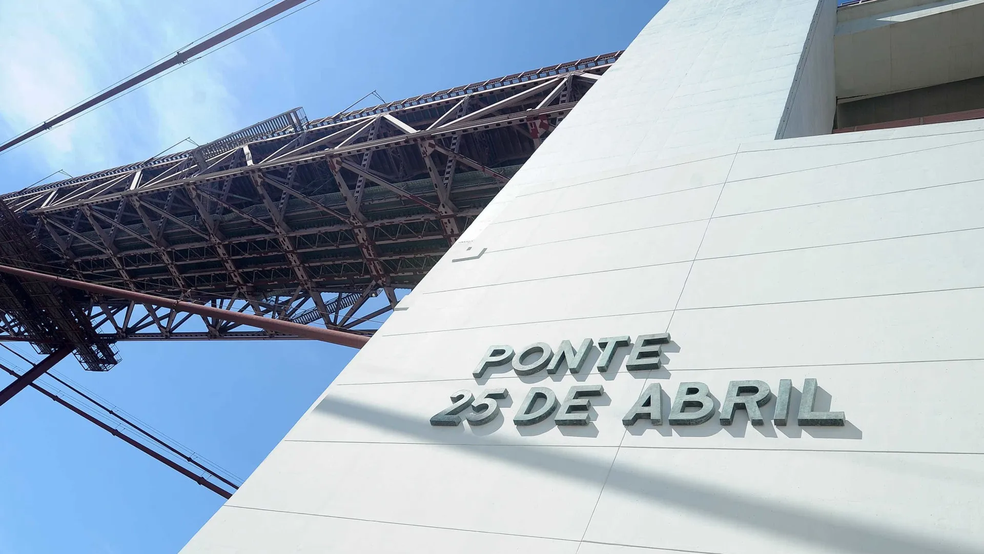 Miradouro na Ponte 25 de Abril abre hoje. Curioso para o visitar?