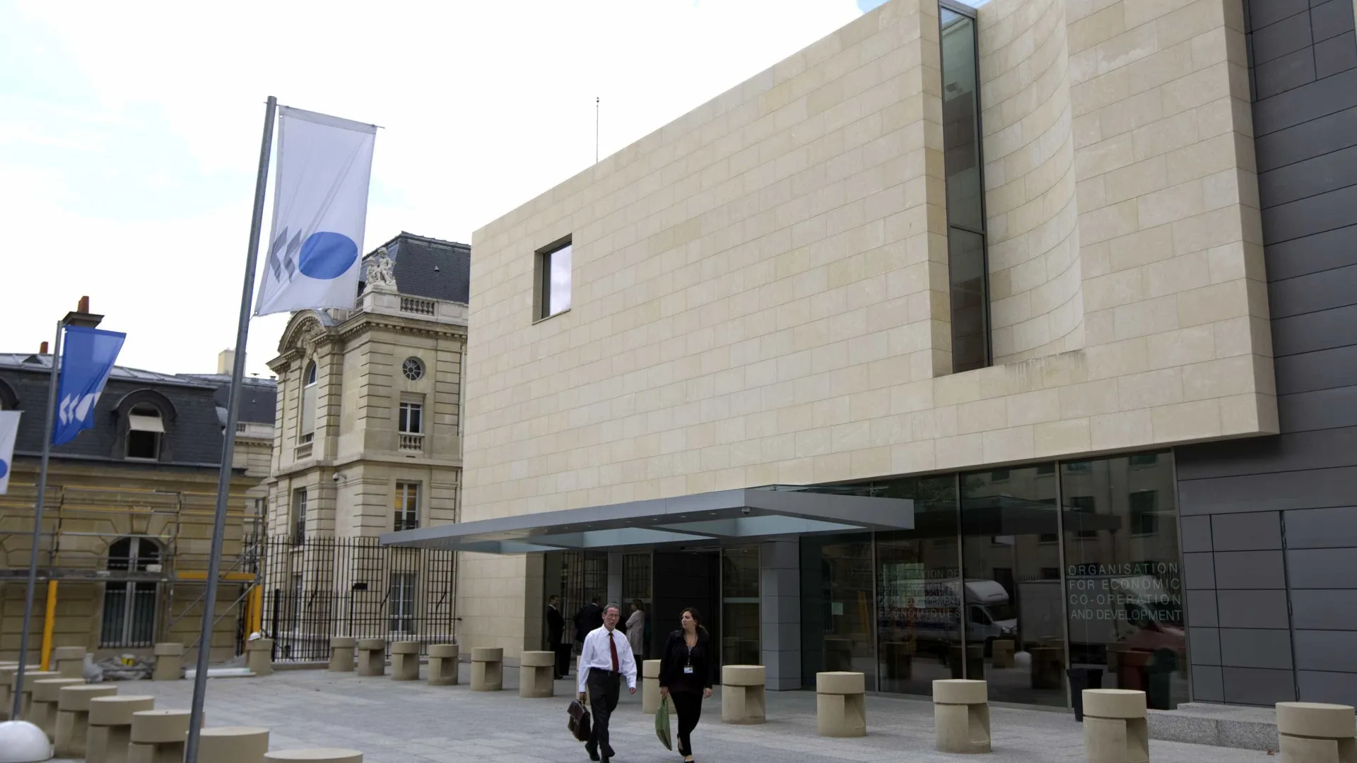 
                    Receitas de impostos em Portugal recuam para 35,1% do PIB em 2024
                