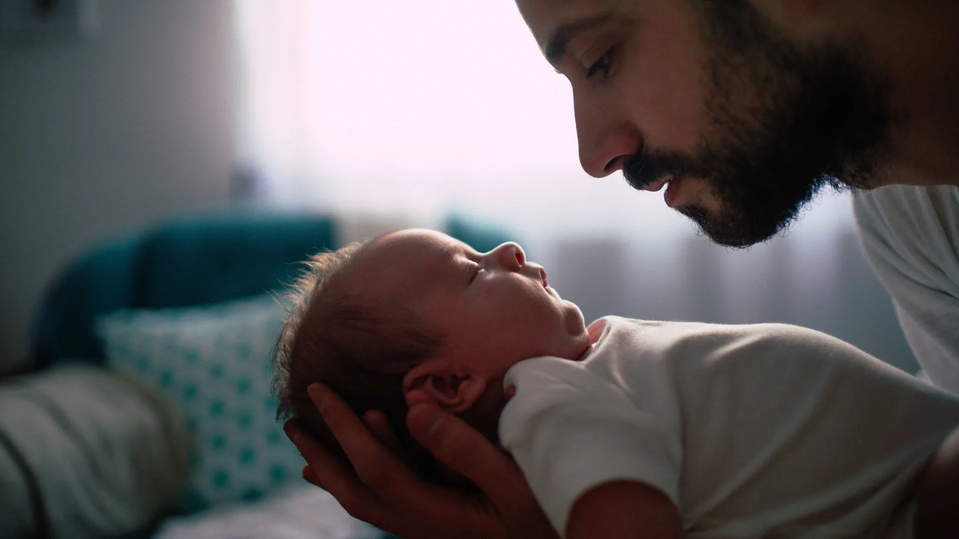 
                    AR volta a aprovar proposta para alargar licença parental inicial
                