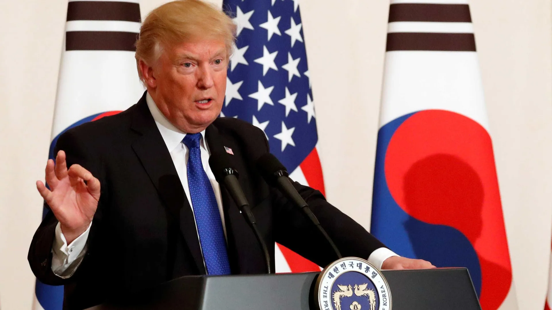 
                    Trump ameaça Coreia do Sul com mais taxas por demora de acordo
                
