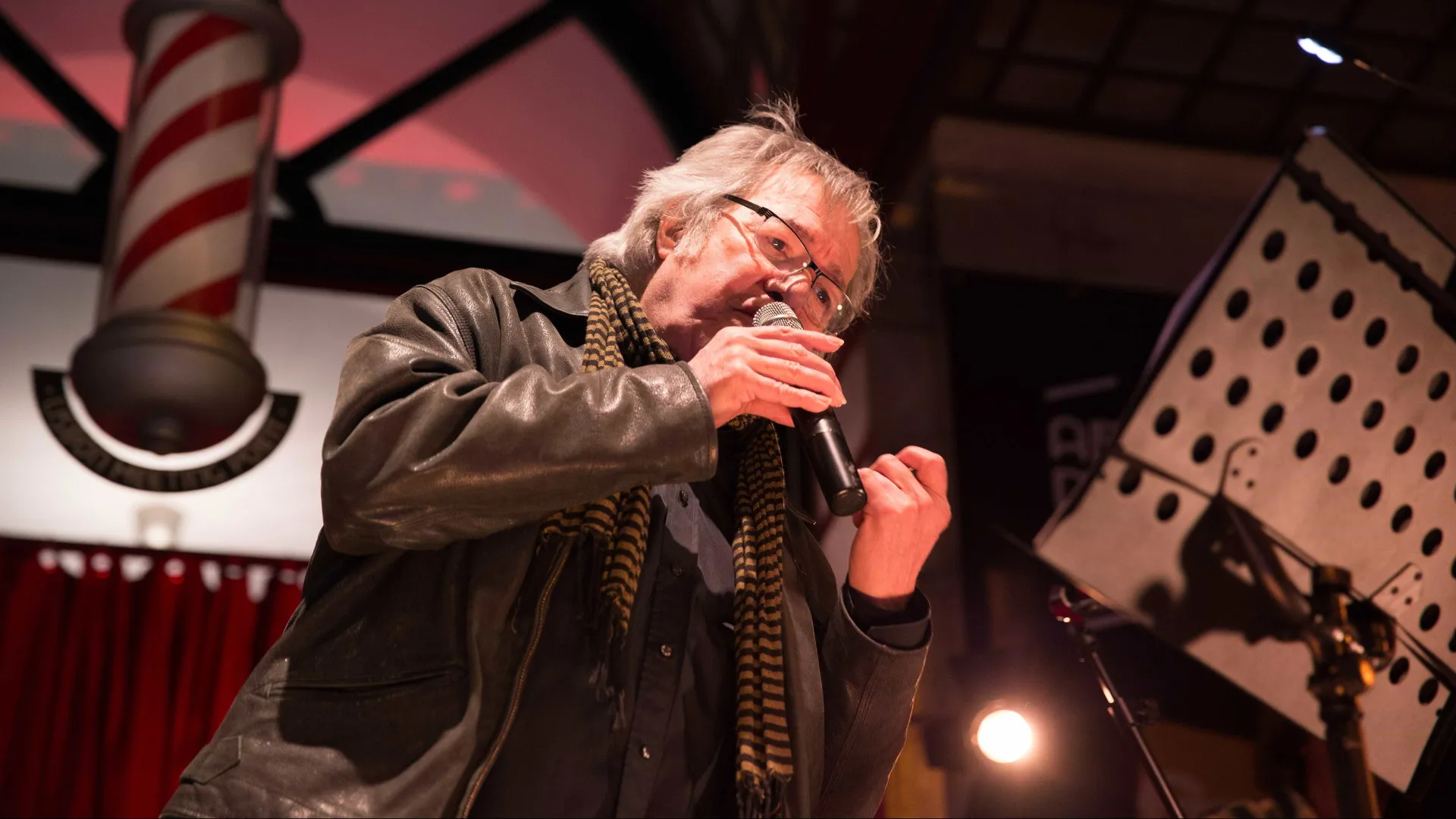 
                    Sérgio Godinho canta as suas canções de amor no festival Às Vezes o Amor
                