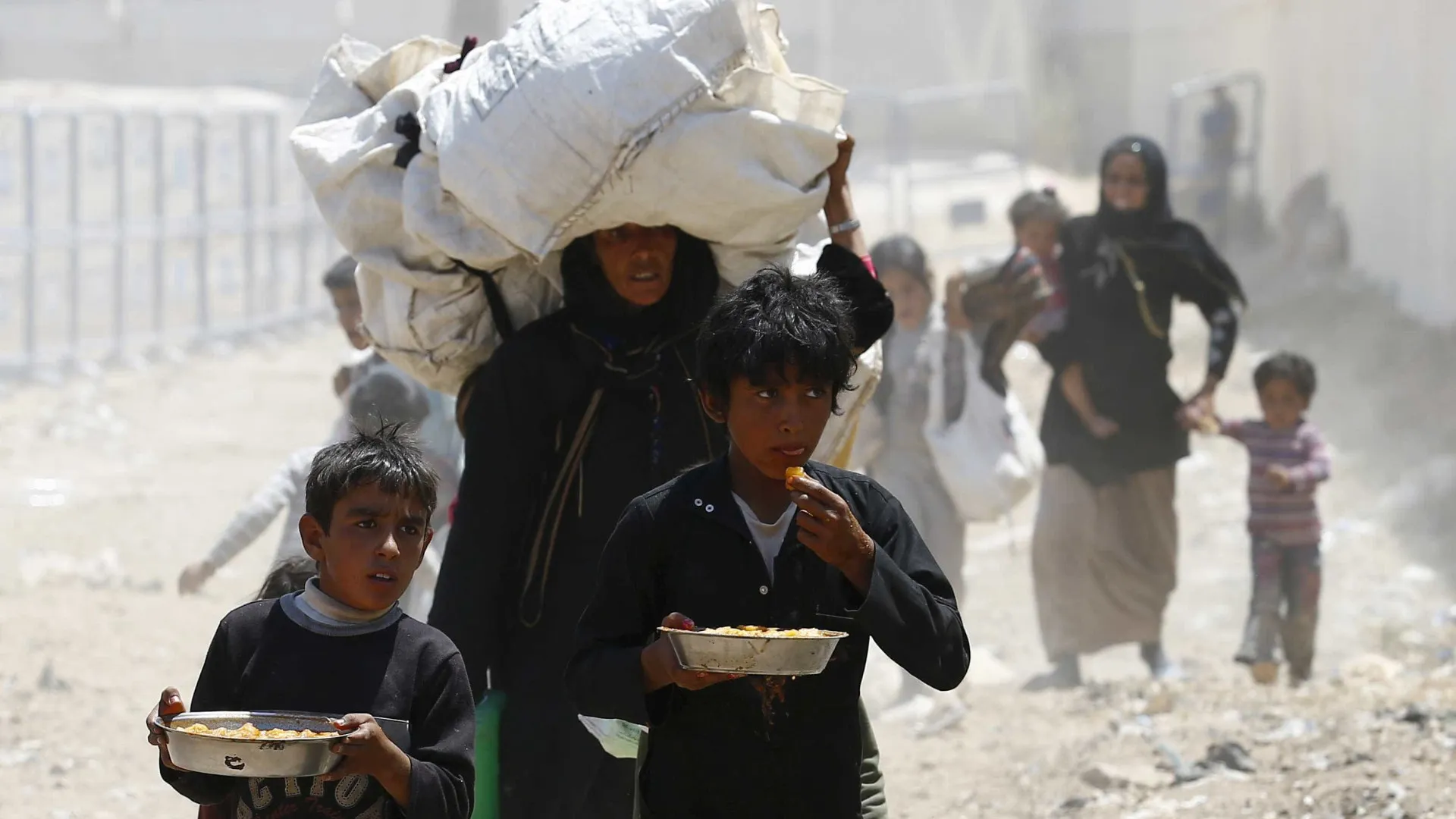 
                    Pedidos de asilo na UE caem um quinto em 2025 para 822.000
                